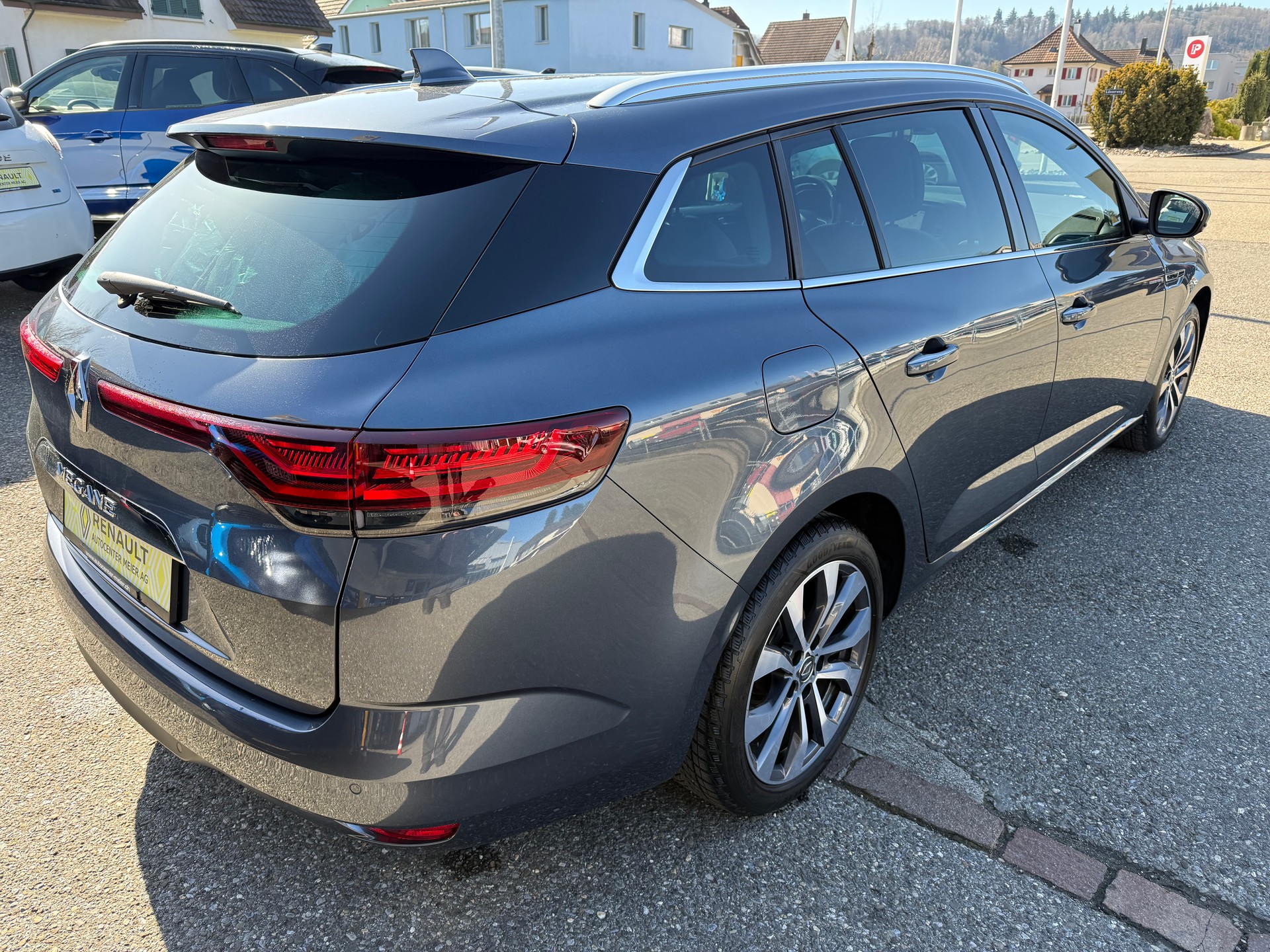 RENAULT Mégane Grandtour 1.3 16V Turbo Techno EDC-image-5