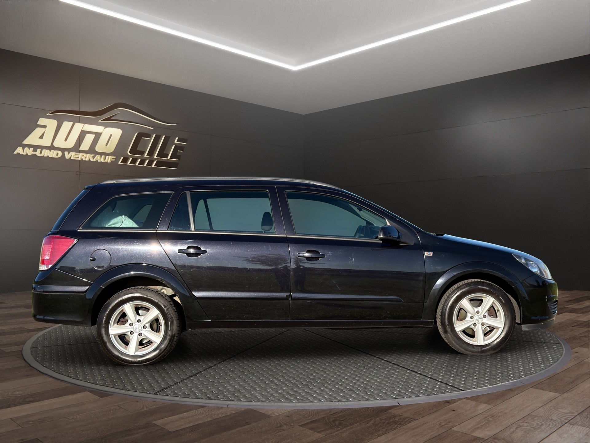 OPEL Astra Caravan 1.8i 16V Edition-image-4