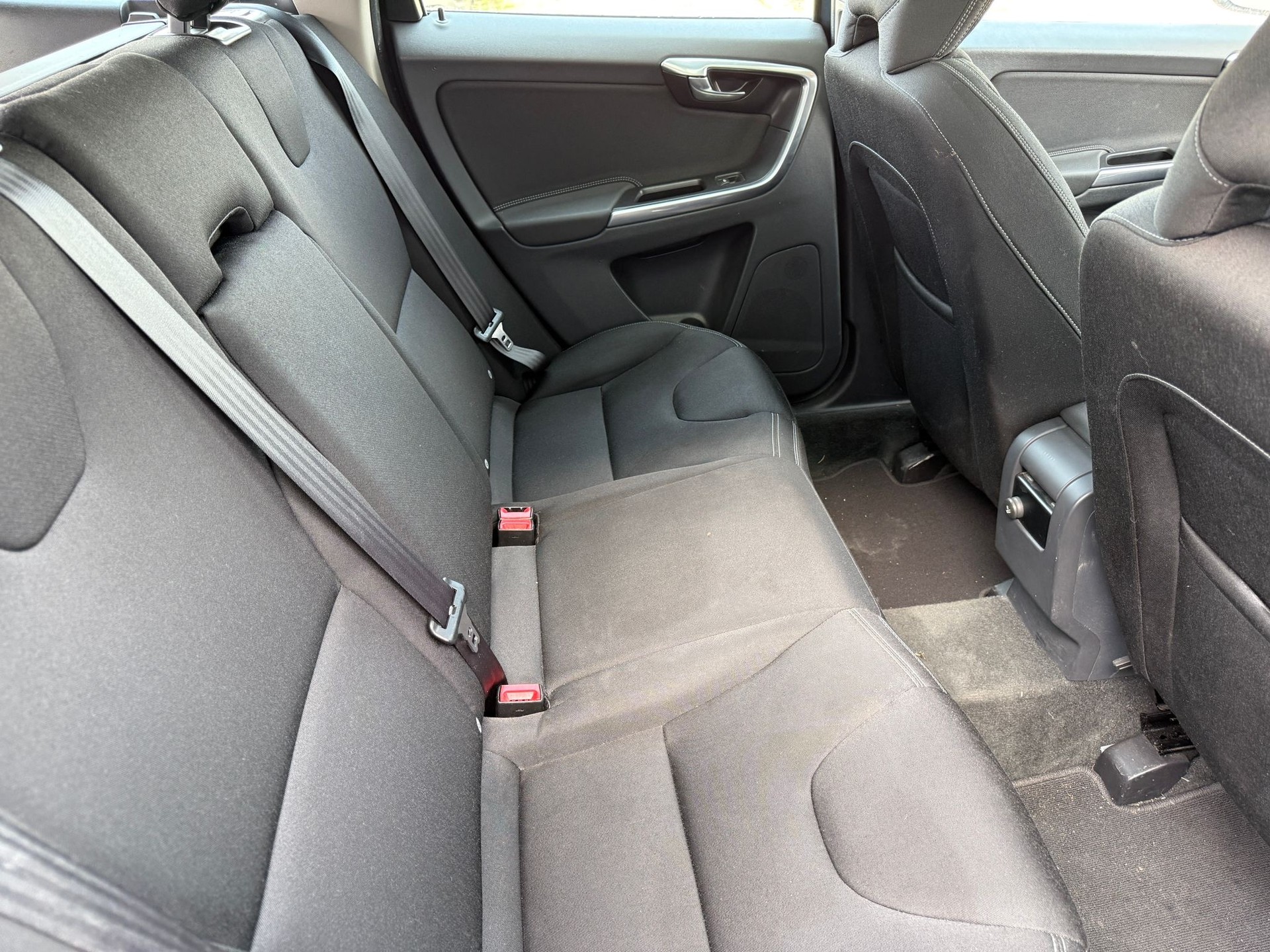 VOLVO XC60 D4 Momentum Geartronic-image-18
