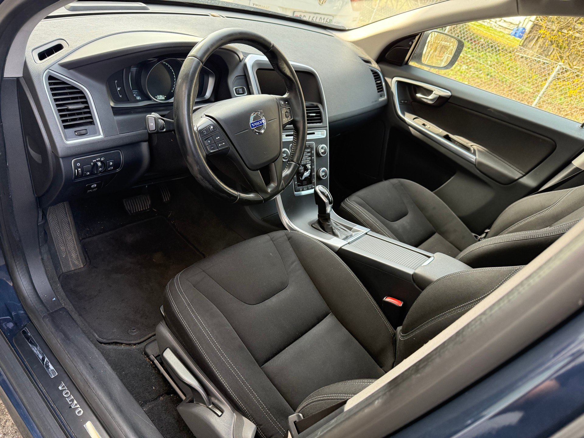 VOLVO XC60 D4 Momentum Geartronic-image-25