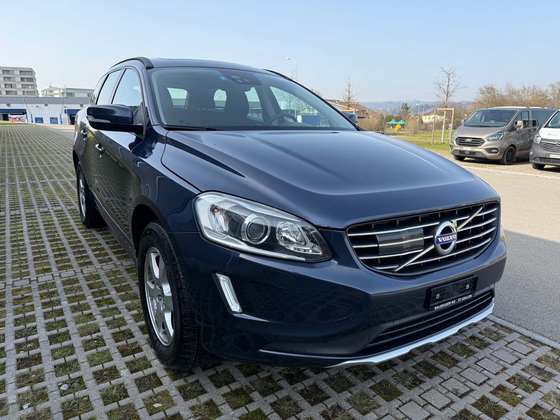 VOLVO XC60 D4 Momentum Geartronic-image-0