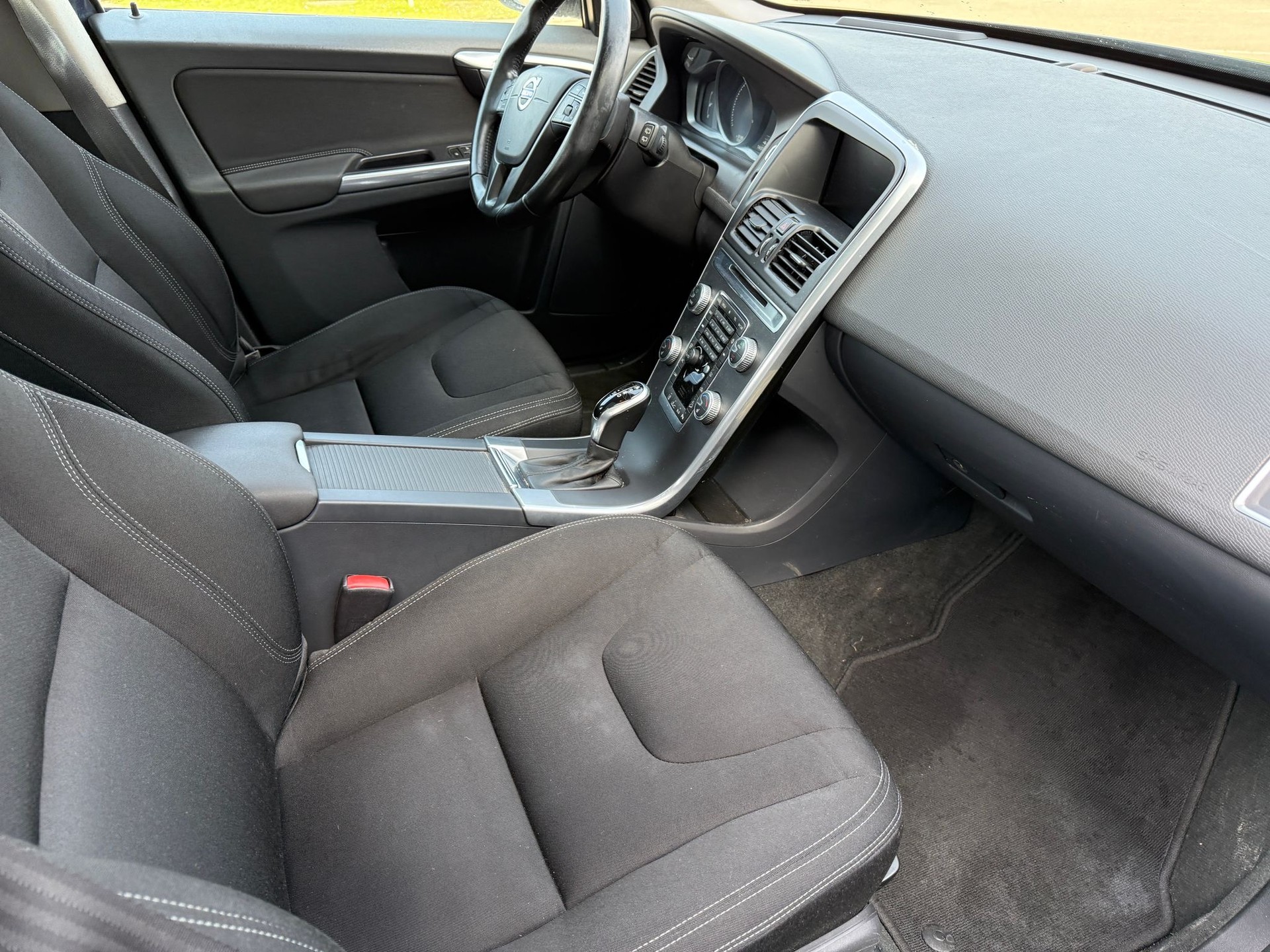 VOLVO XC60 D4 Momentum Geartronic-image-20
