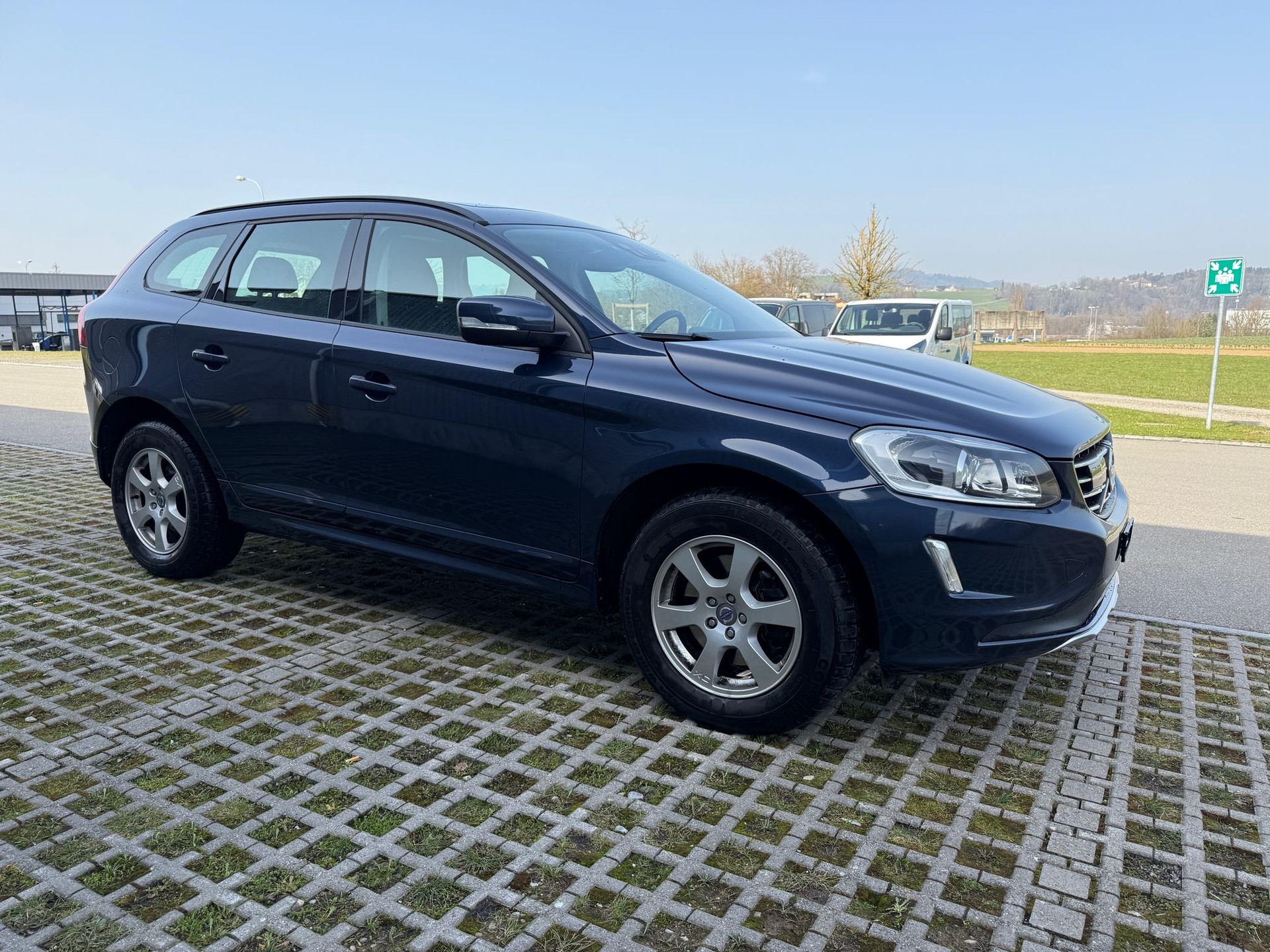 VOLVO XC60 D4 Momentum Geartronic-image-10