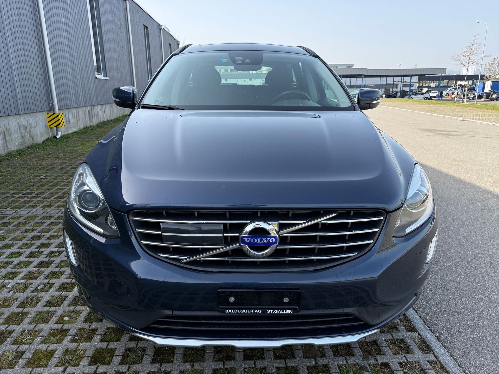 VOLVO XC60 D4 Momentum Geartronic-image-2