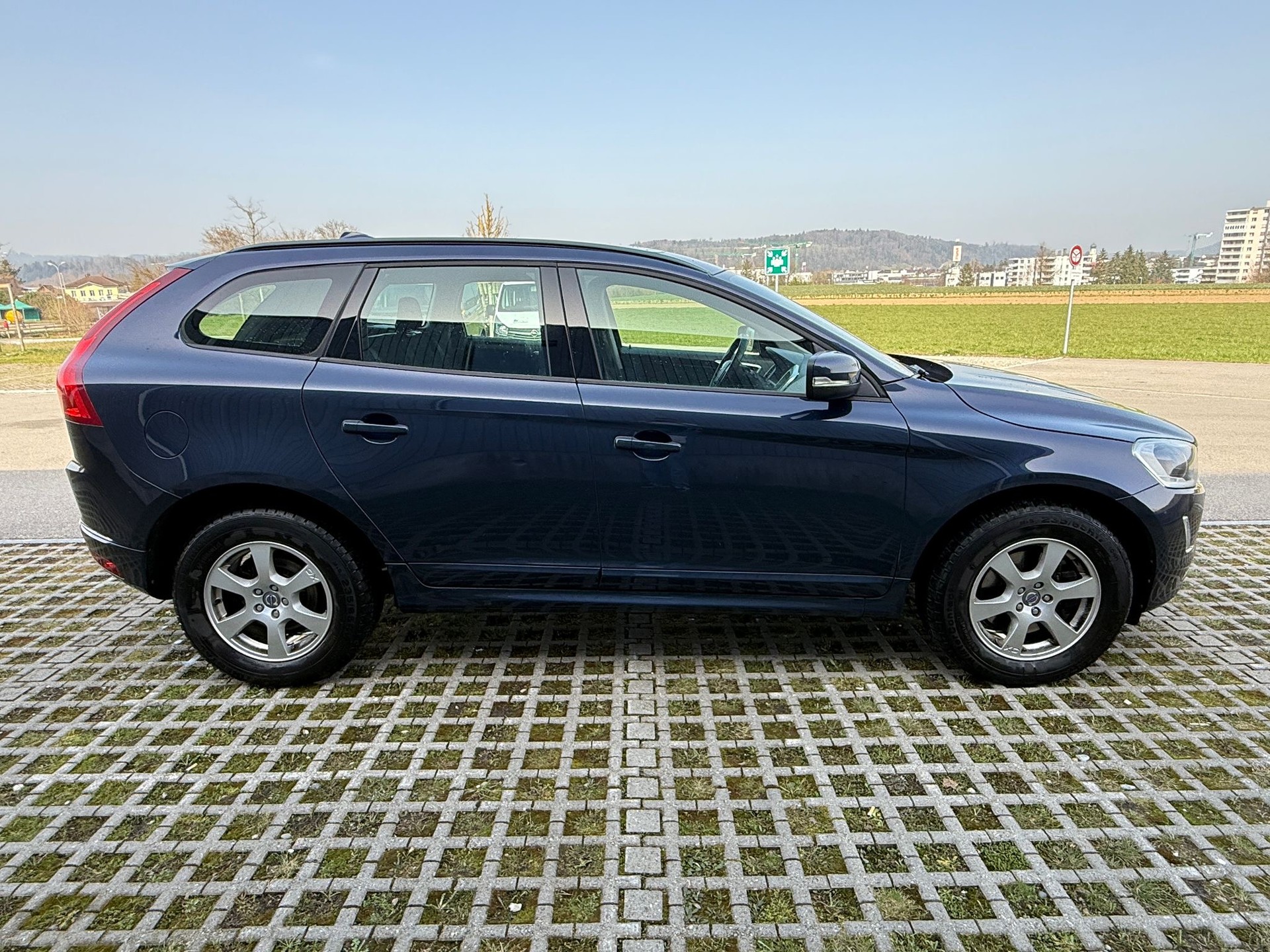 VOLVO XC60 D4 Momentum Geartronic-image-6