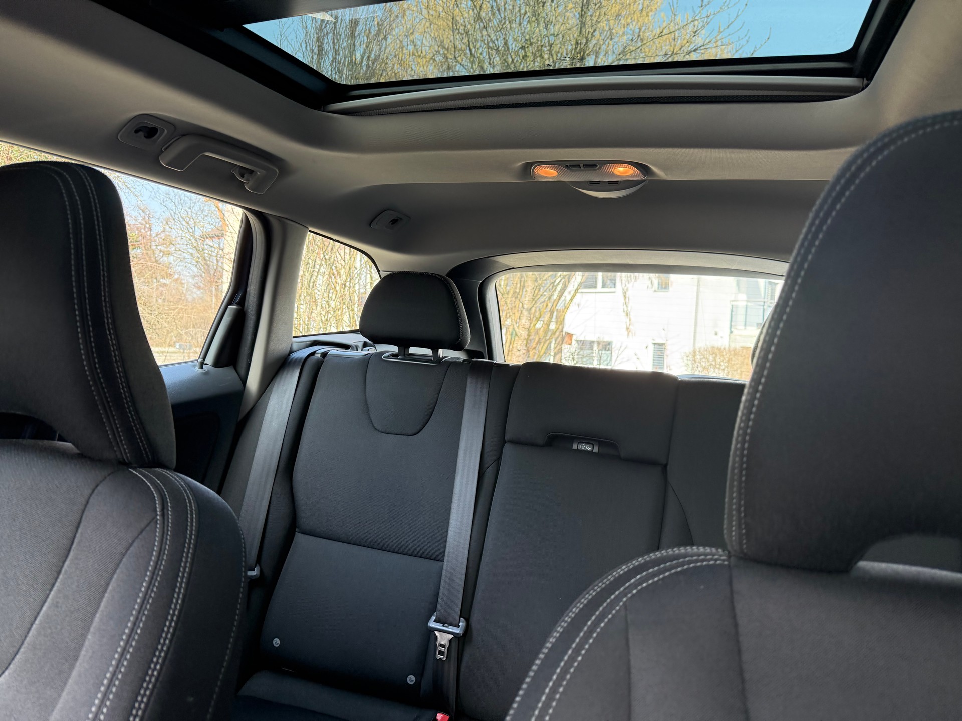VOLVO XC60 D4 Momentum Geartronic-image-24