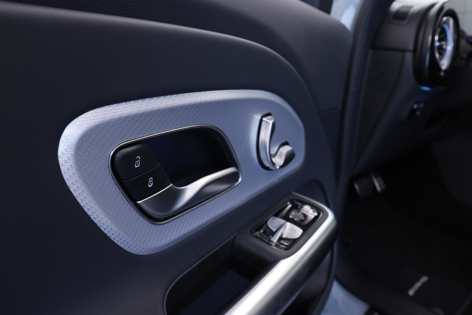 MERCEDES-BENZ GLB-Klasse GLB 220 4matic-image-7