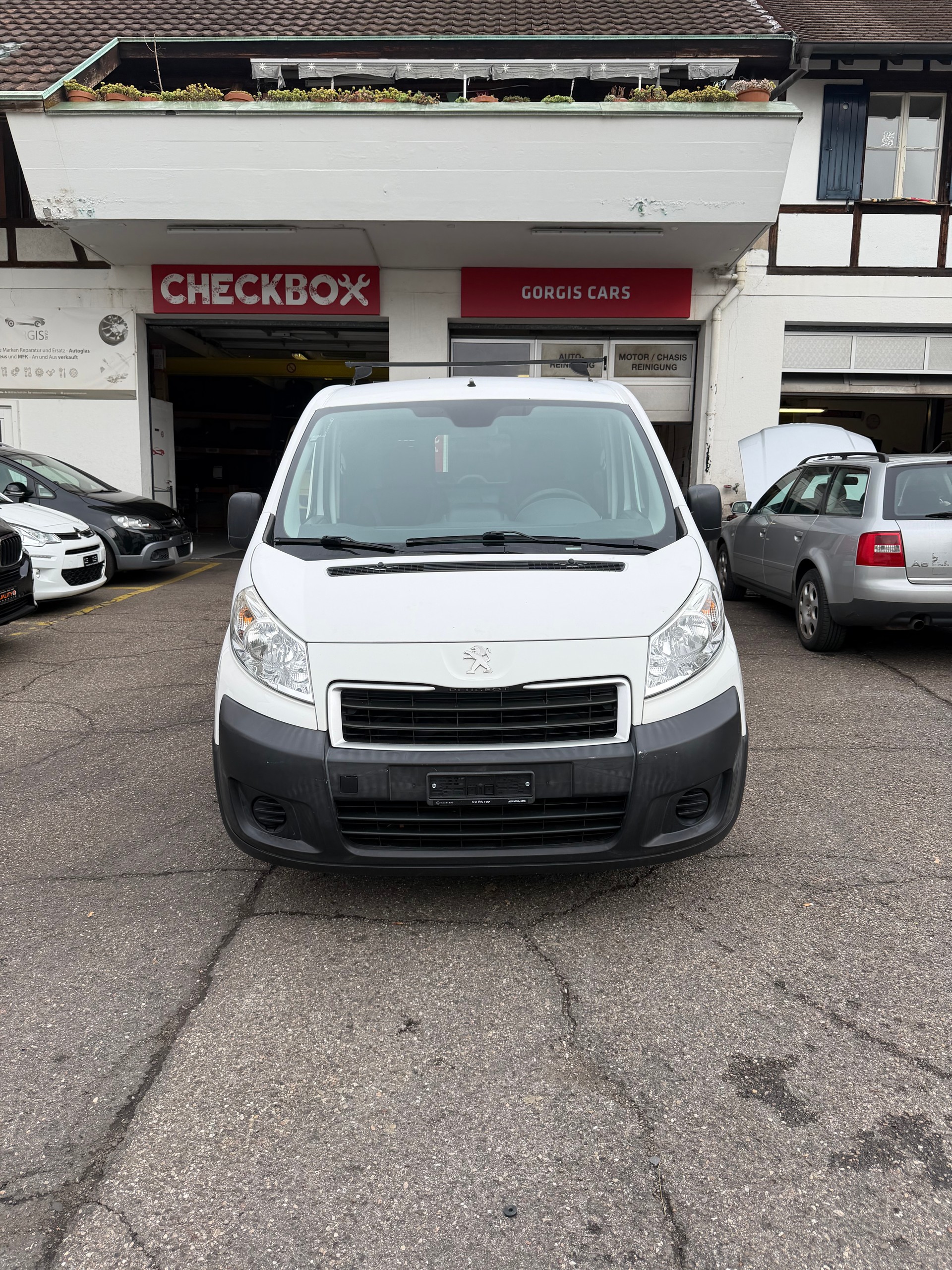 PEUGEOT Expert 2.0 HDi 229 L2H1 A-image-1