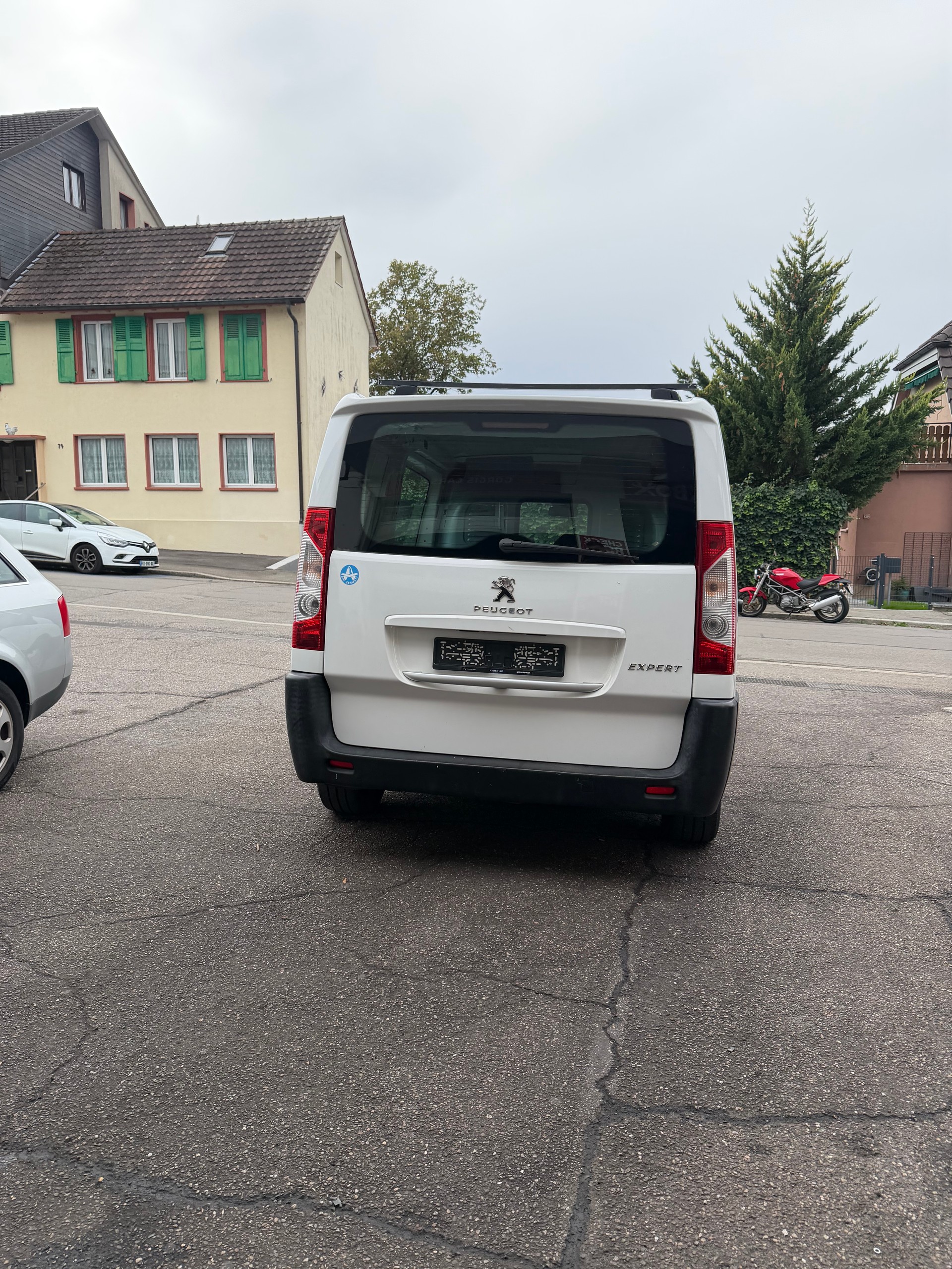 PEUGEOT Expert 2.0 HDi 229 L2H1 A-image-4