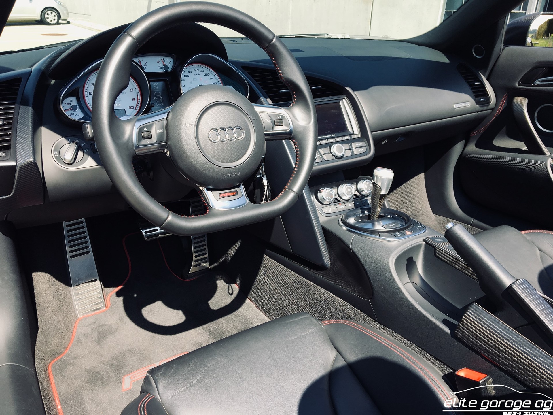 AUDI R8 GT Spyder 5.2 R-Tronic-image-11
