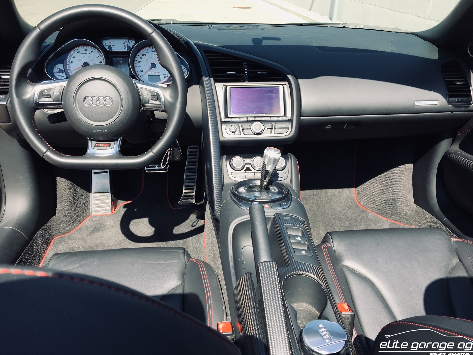 AUDI R8 GT Spyder 5.2 R-Tronic-image-12