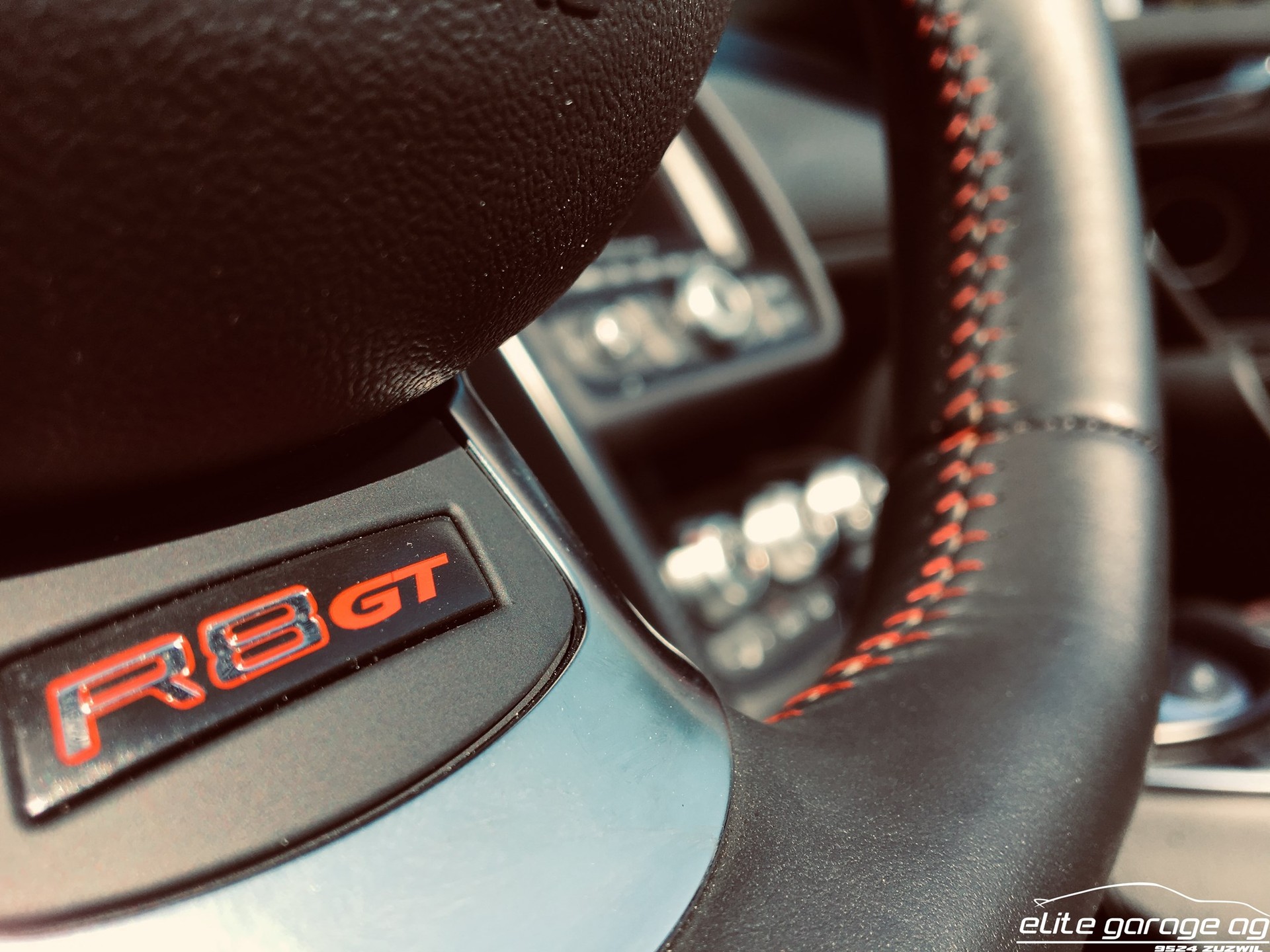 AUDI R8 GT Spyder 5.2 R-Tronic-image-14