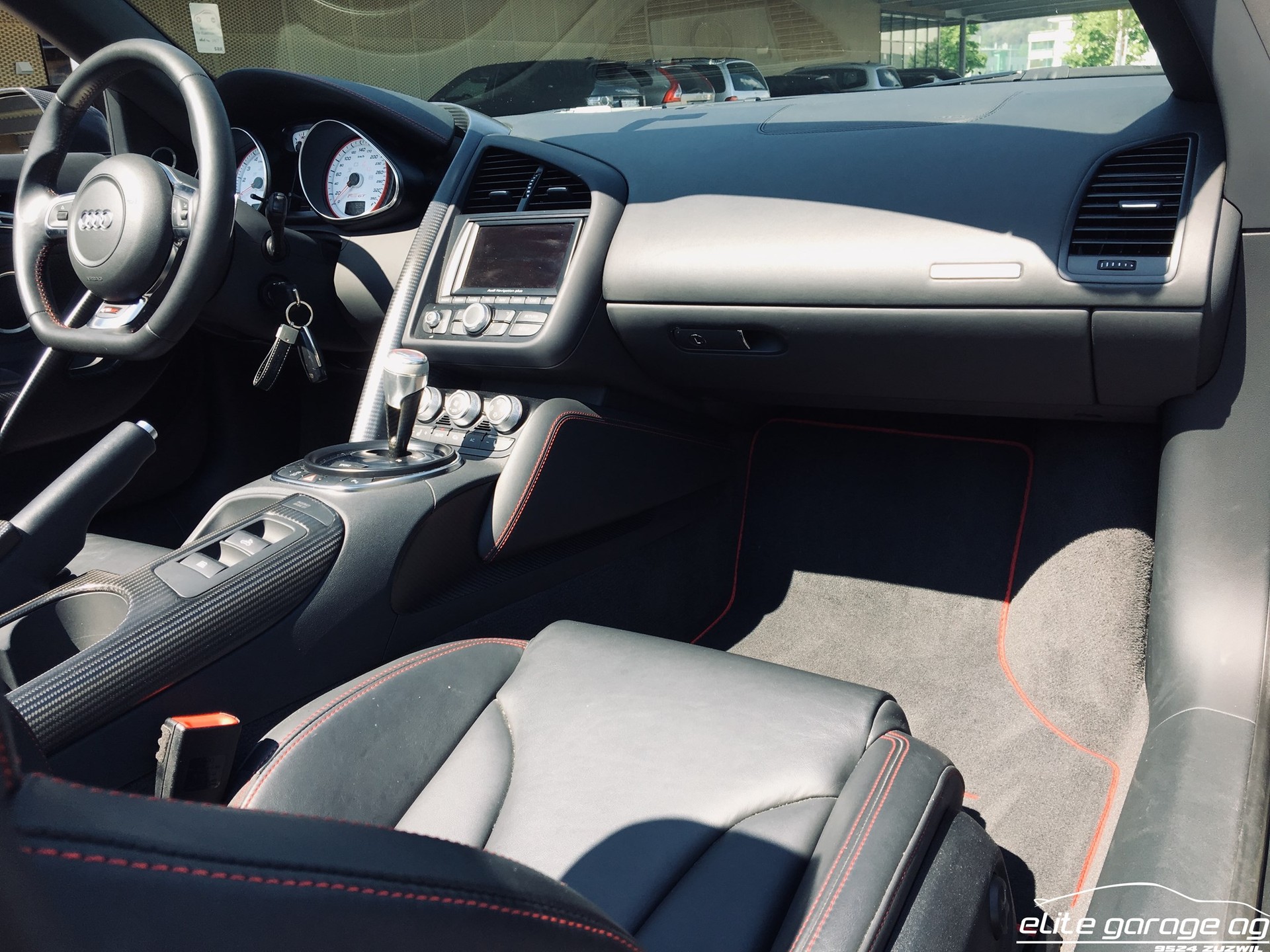 AUDI R8 GT Spyder 5.2 R-Tronic-image-13