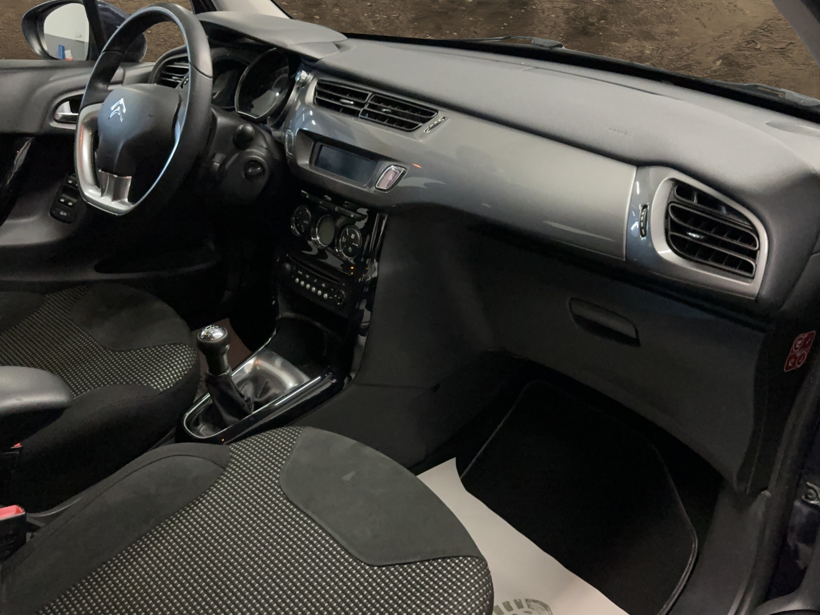 CITROEN C3 1.2i Attraction-image-8