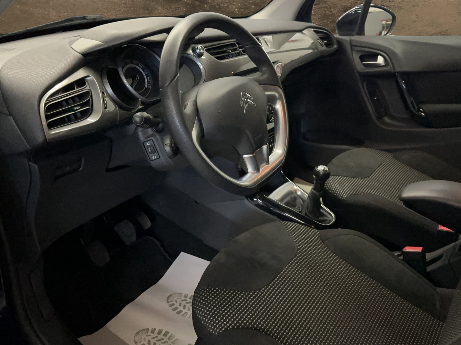 CITROEN C3 1.2i Attraction-image-7