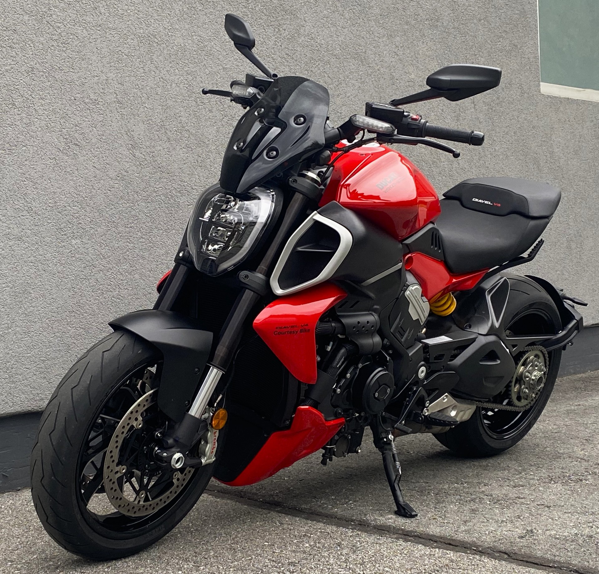 DUCATI Diavel V4-image-2
