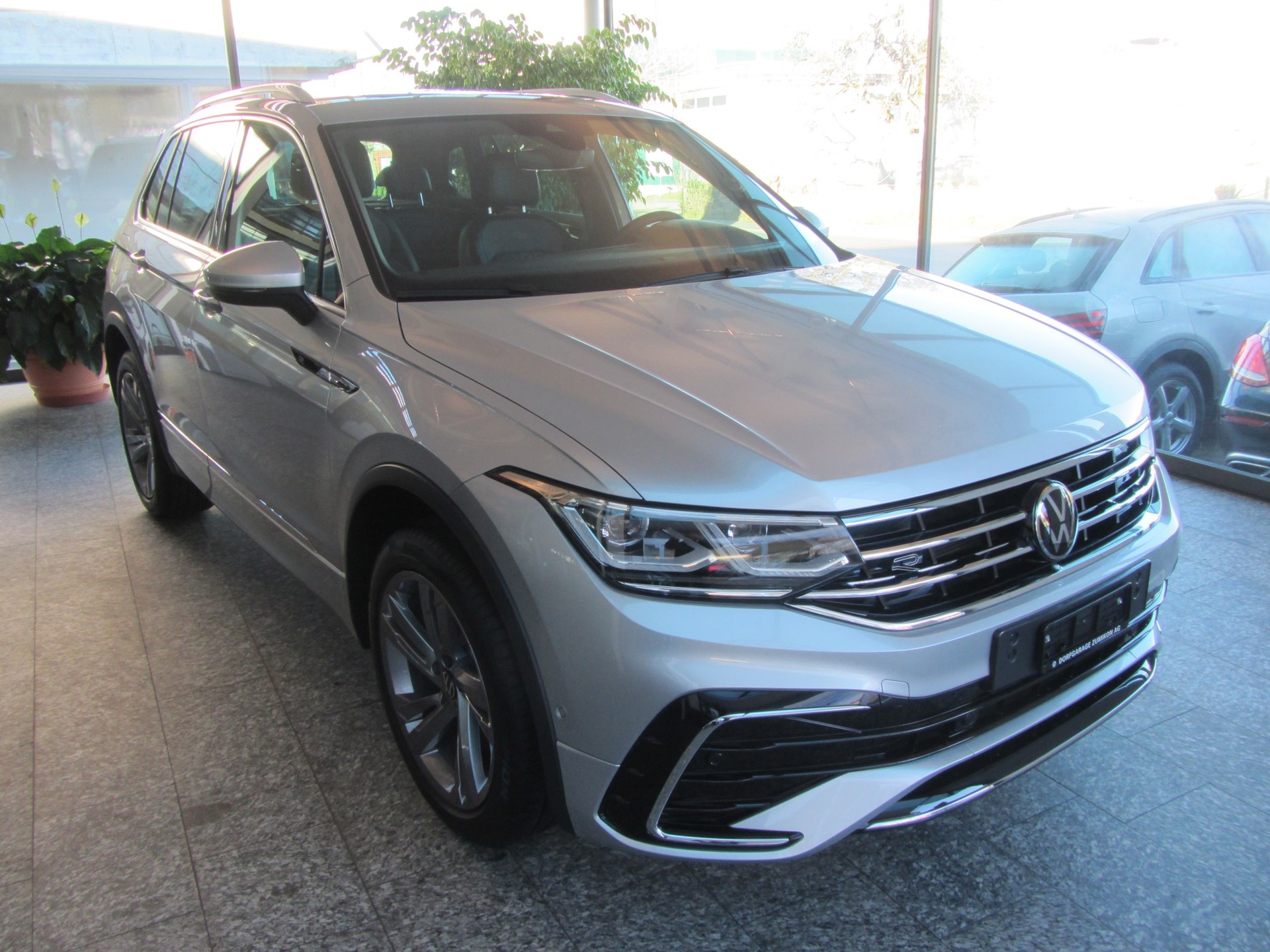 VW Tiguan 2.0 TDI SCR R-Line 4Motion DSG-image-1