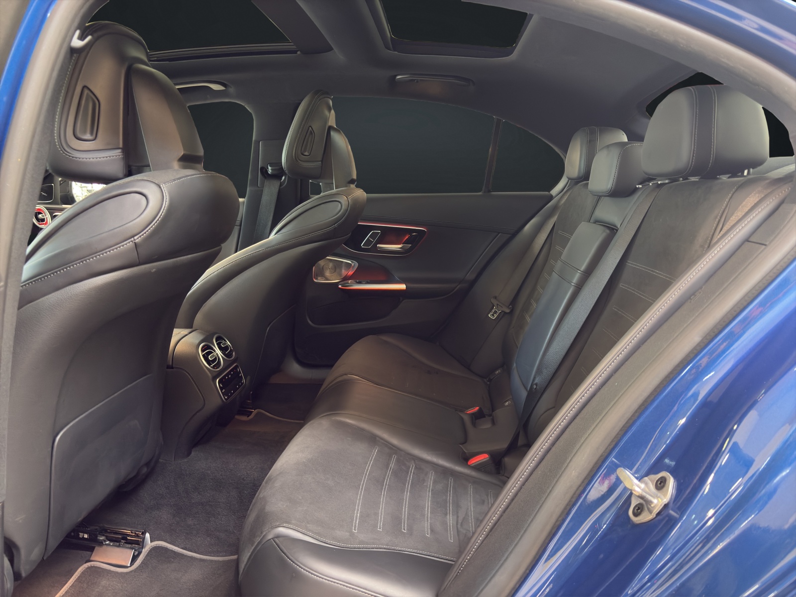 MERCEDES-BENZ C 200 4Matic AMG Line-image-12