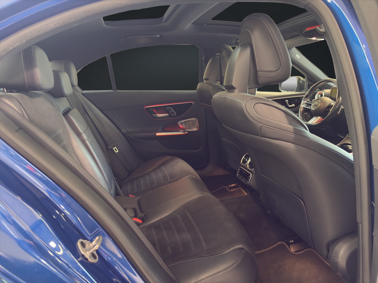 MERCEDES-BENZ C 200 4Matic AMG Line-image-13