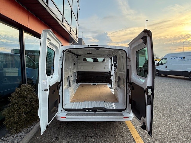 RENAULT Trucks Trafic RED Exklusiv E-Tech EV 52kWh L2-image-7