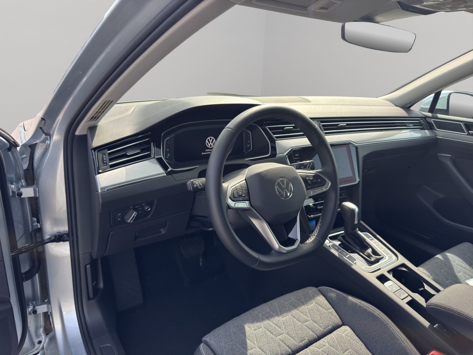 VW Passat 2.0 TDI BMT Business DSG-image-9