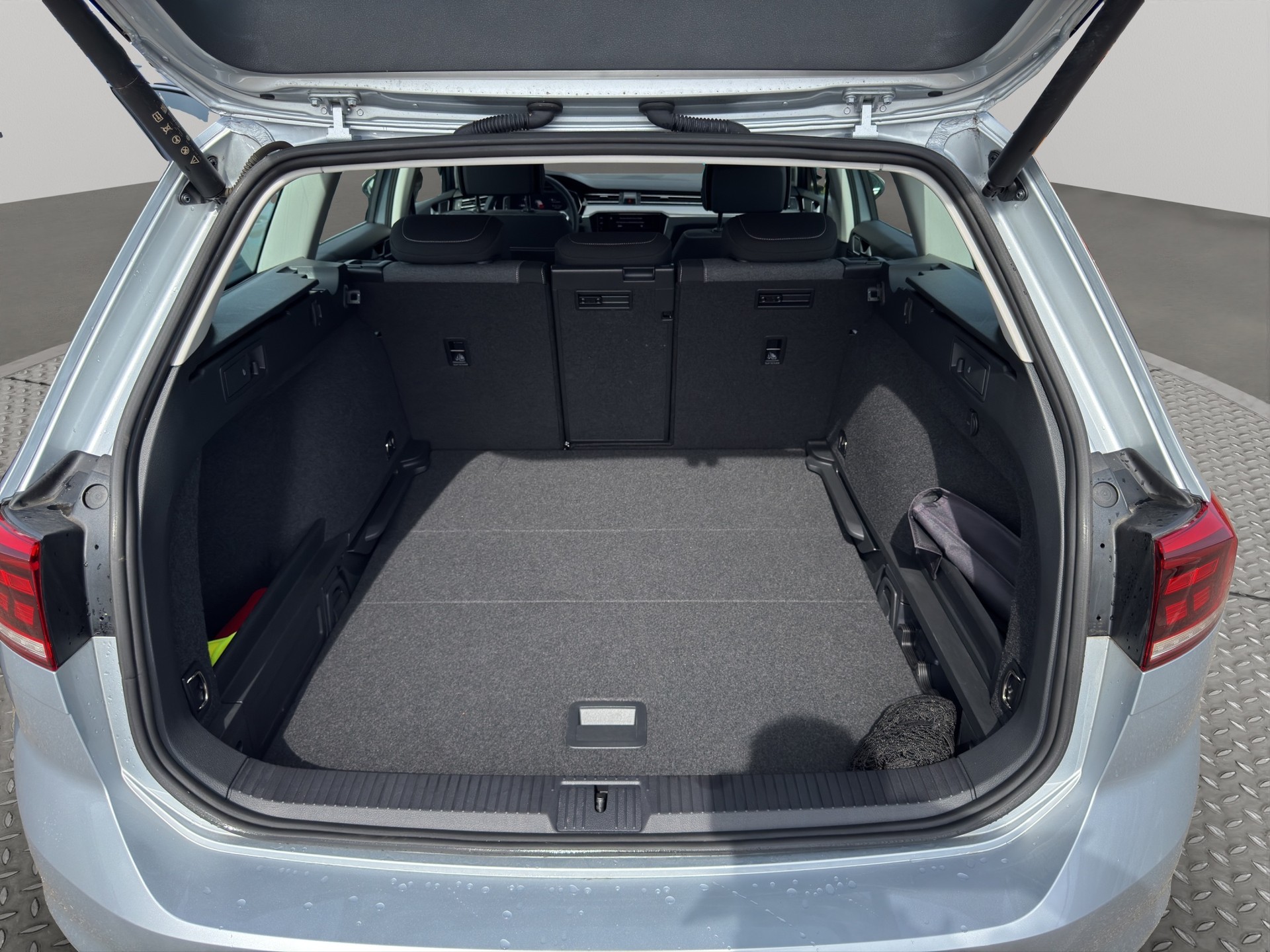 VW Passat 2.0 TDI BMT Business DSG-image-14