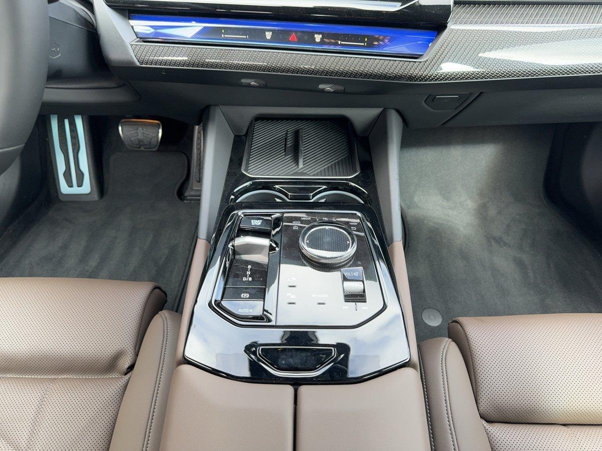 BMW i5 M60 xDrive-image-28