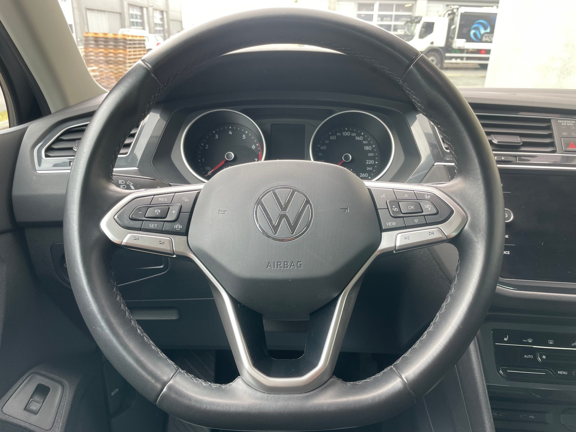 VW Tiguan 2.0TSI Elegance 4Motion DSG(45)(M)-image-12