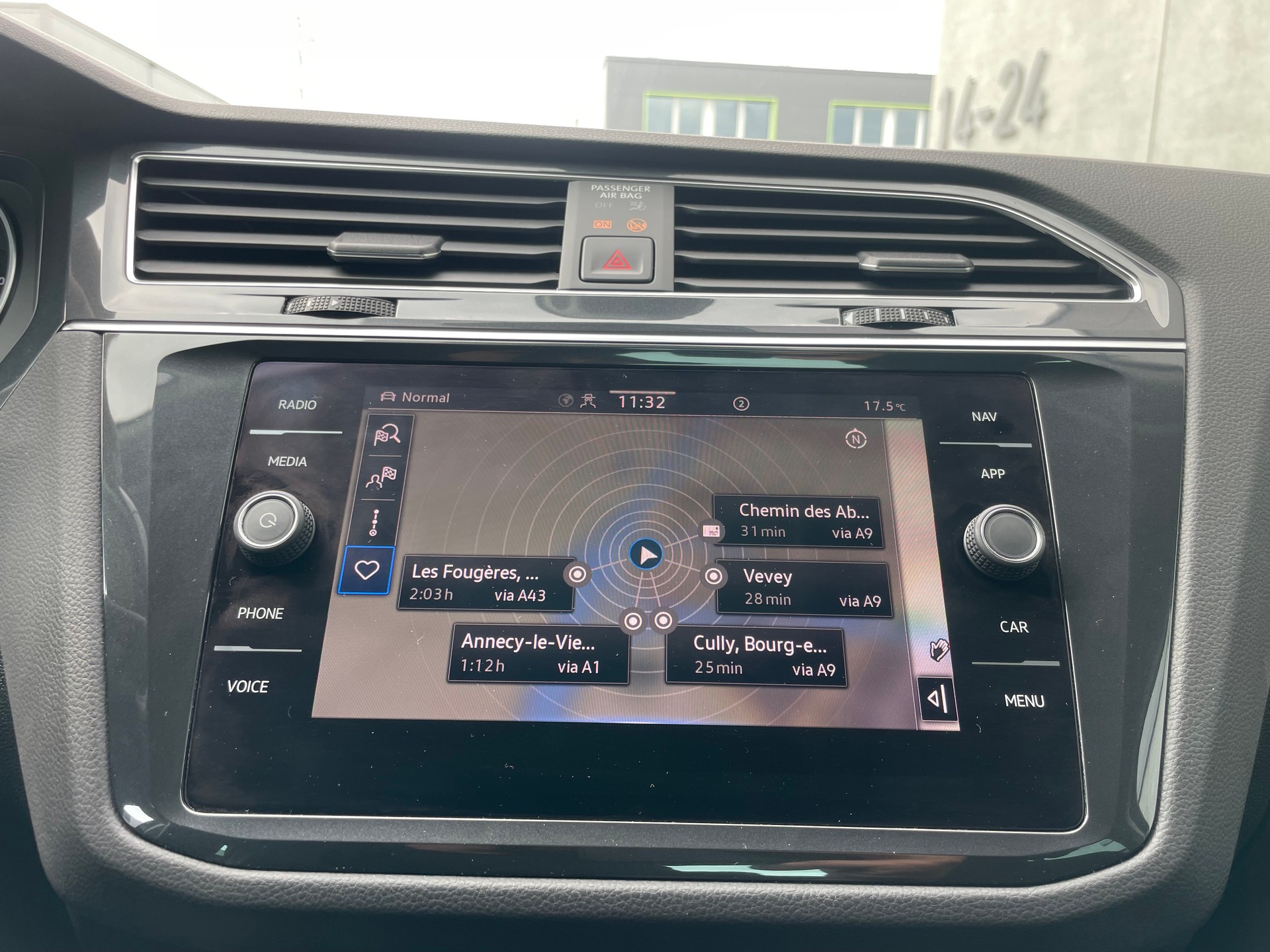 VW Tiguan 2.0TSI Elegance 4Motion DSG(45)(M)-image-14