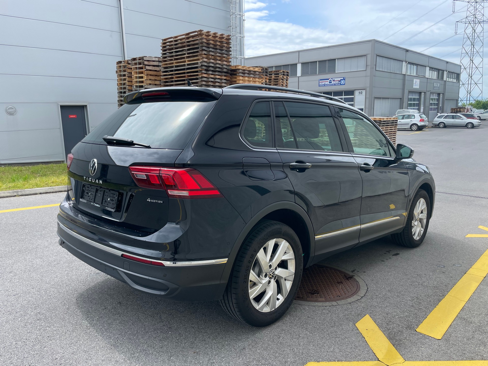 VW Tiguan 2.0TSI Elegance 4Motion DSG(45)(M)-image-3