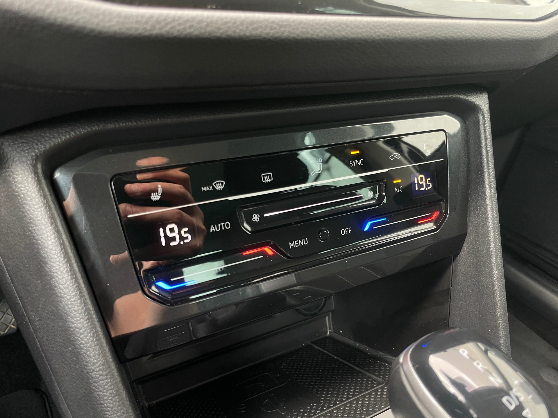 VW Tiguan 2.0TSI Elegance 4Motion DSG(45)(M)-image-17