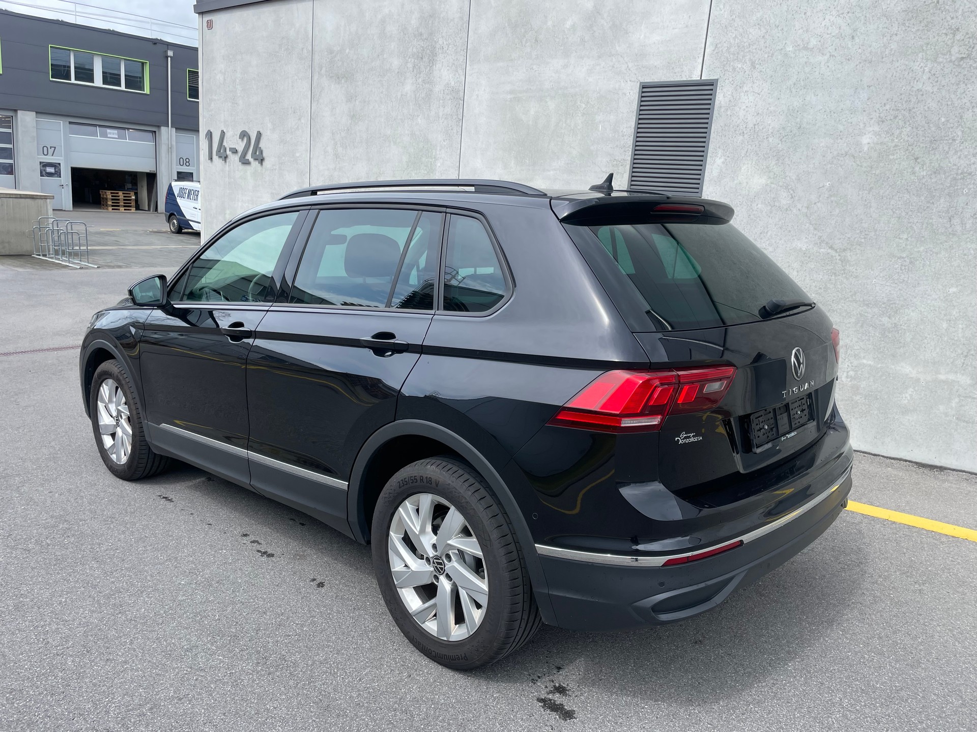 VW Tiguan 2.0TSI Elegance 4Motion DSG(45)(M)-image-5