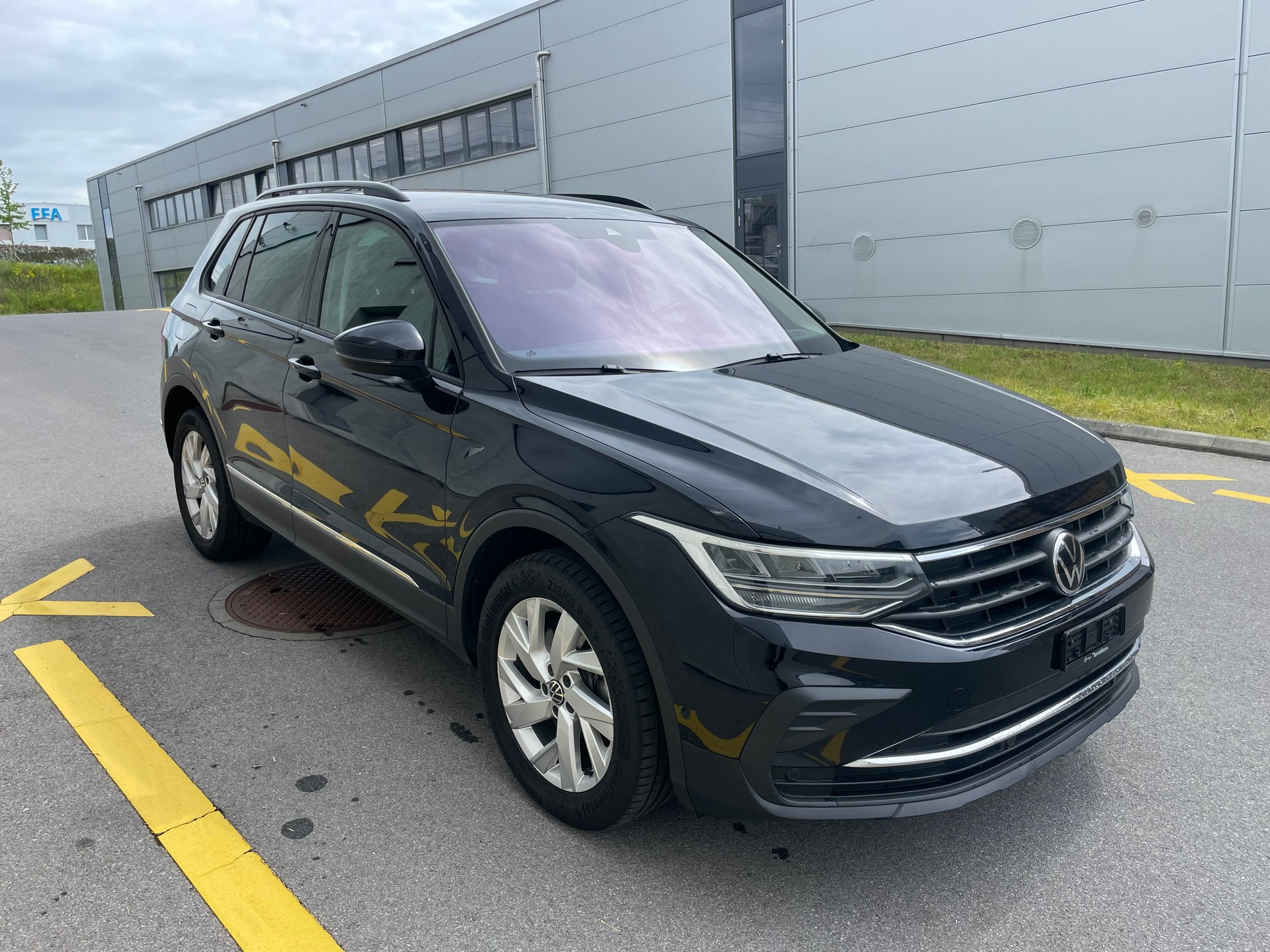 VW Tiguan 2.0TSI Elegance 4Motion DSG(45)(M)-image-2