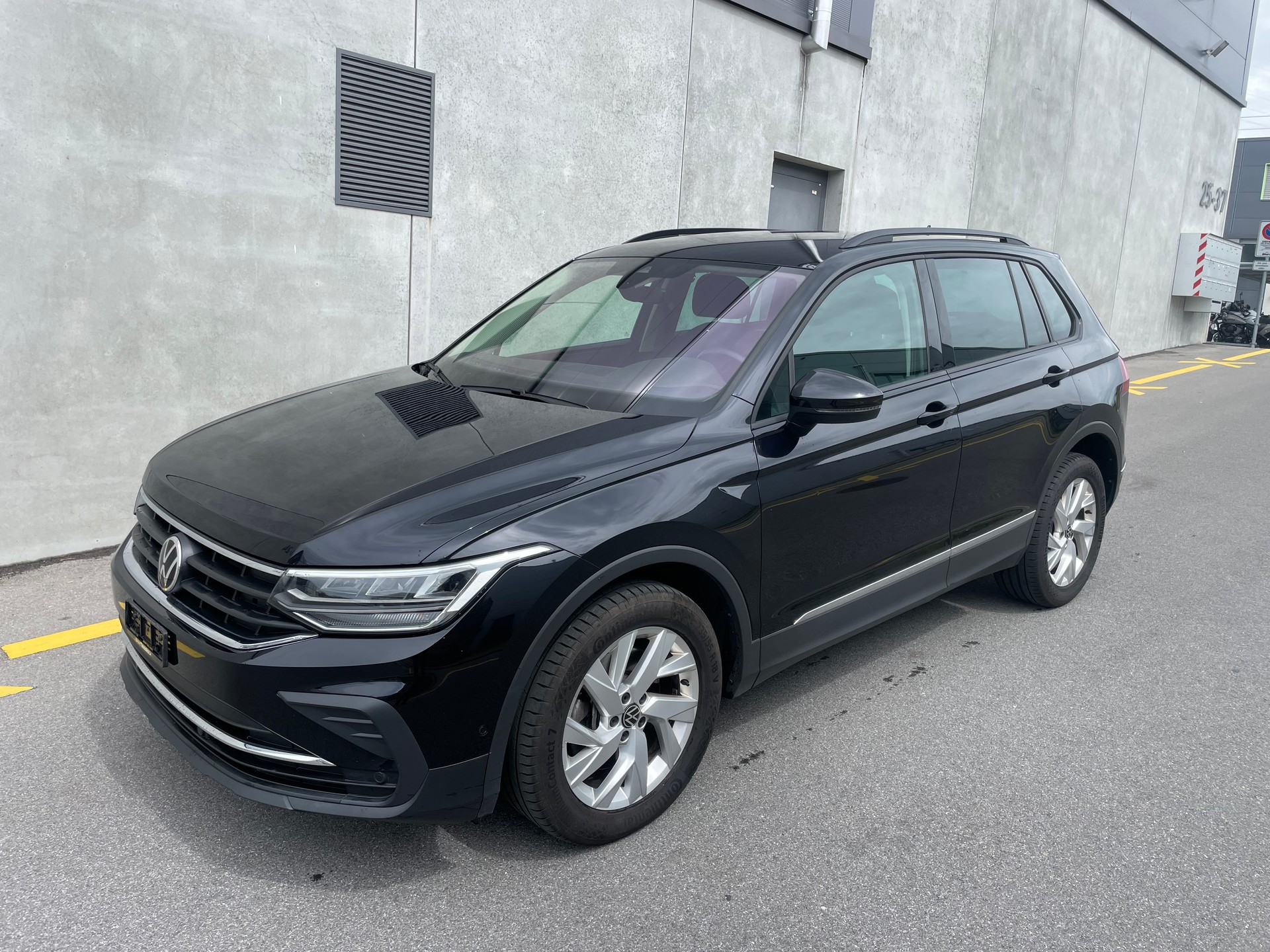 VW Tiguan 2.0TSI Elegance 4Motion DSG(45)(M)-image-0