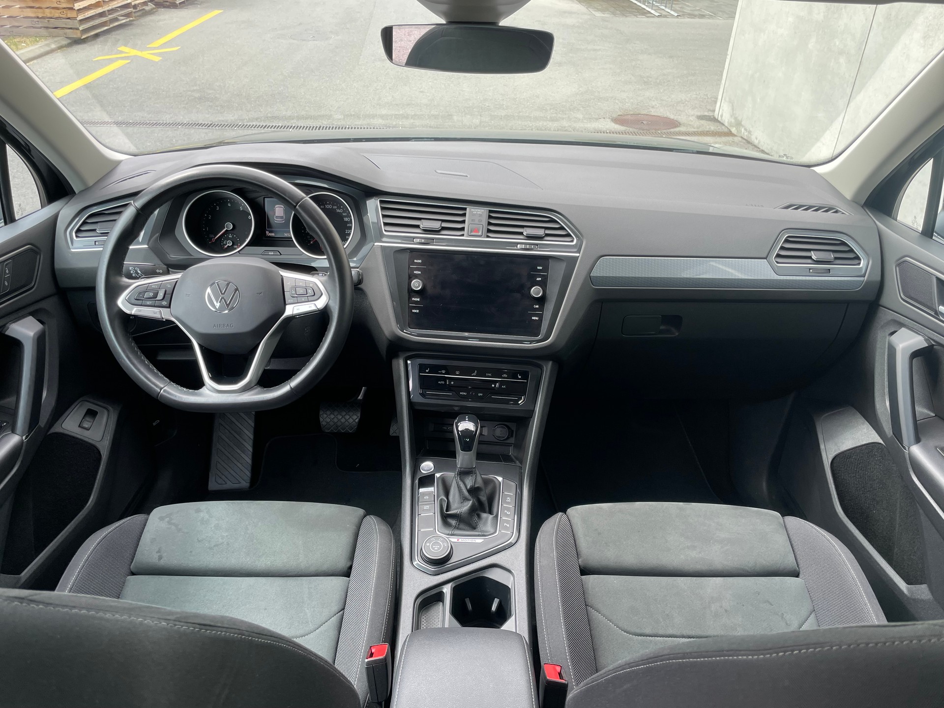 VW Tiguan 2.0TSI Elegance 4Motion DSG(45)(M)-image-8
