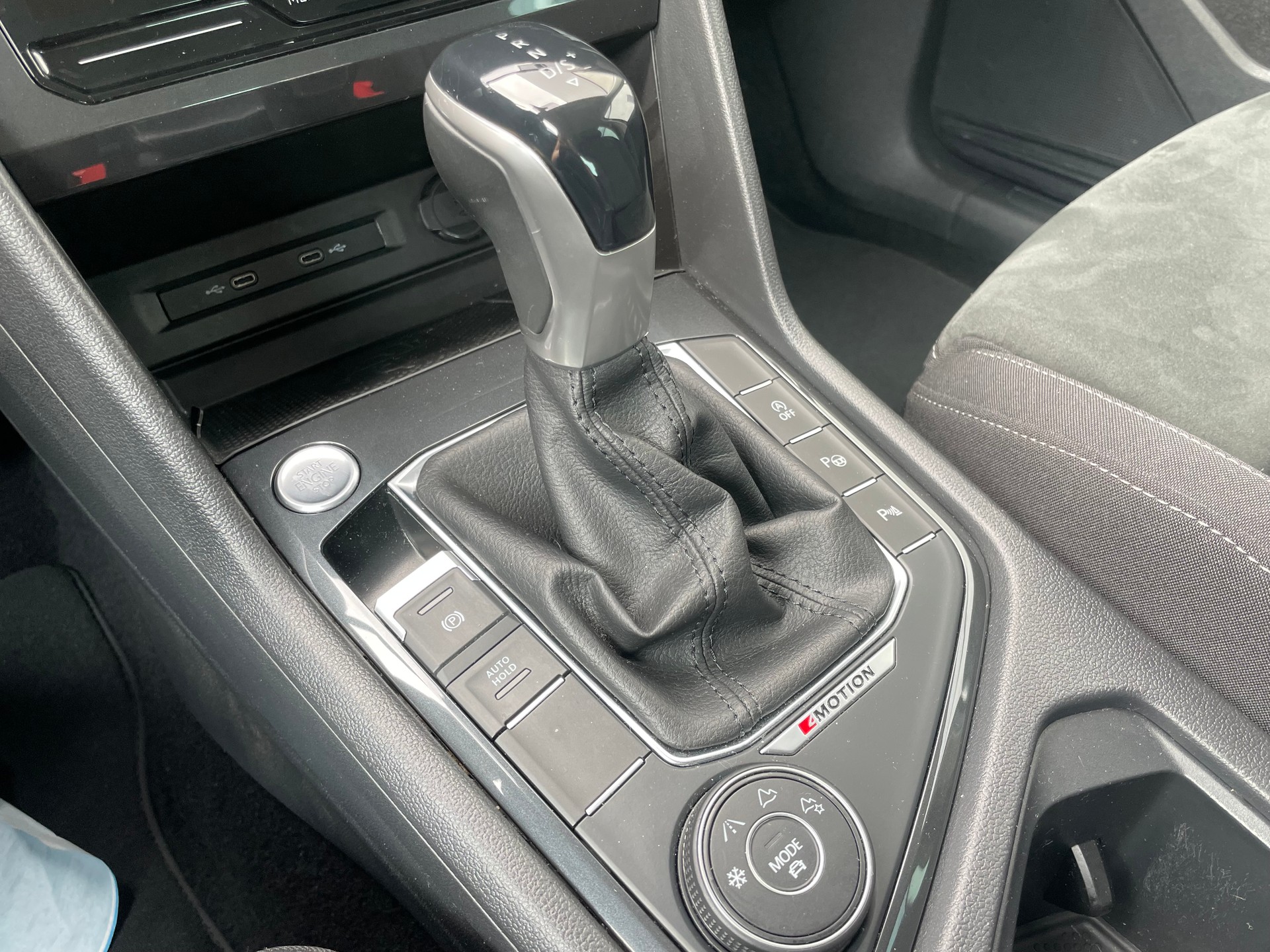 VW Tiguan 2.0TSI Elegance 4Motion DSG(45)(M)-image-18