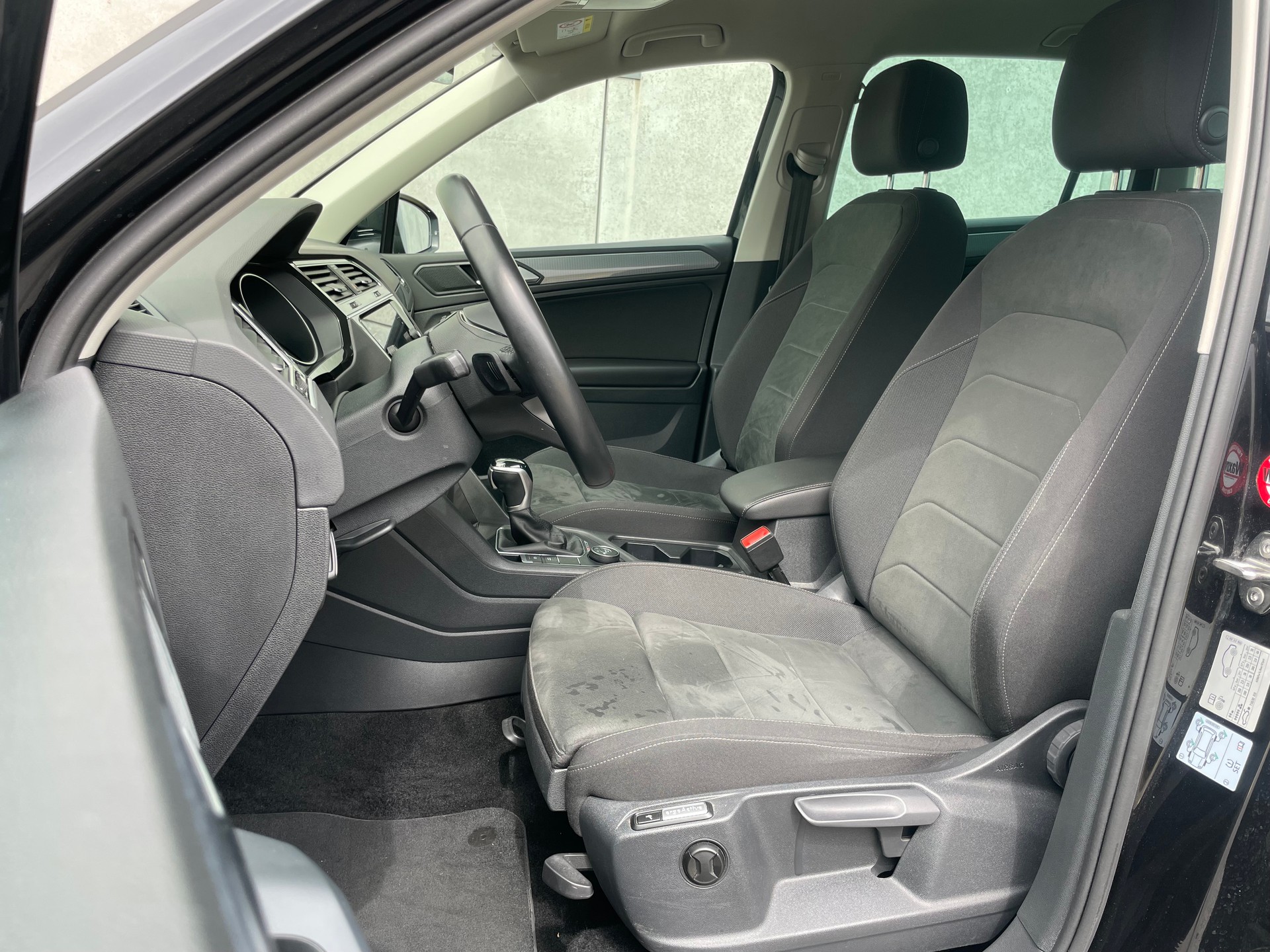 VW Tiguan 2.0TSI Elegance 4Motion DSG(45)(M)-image-6
