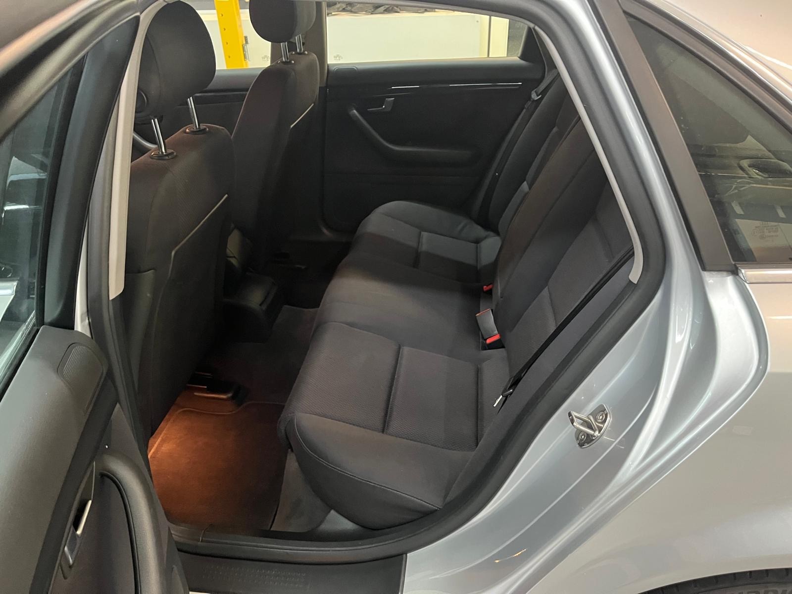 AUDI A4 2.0-image-9