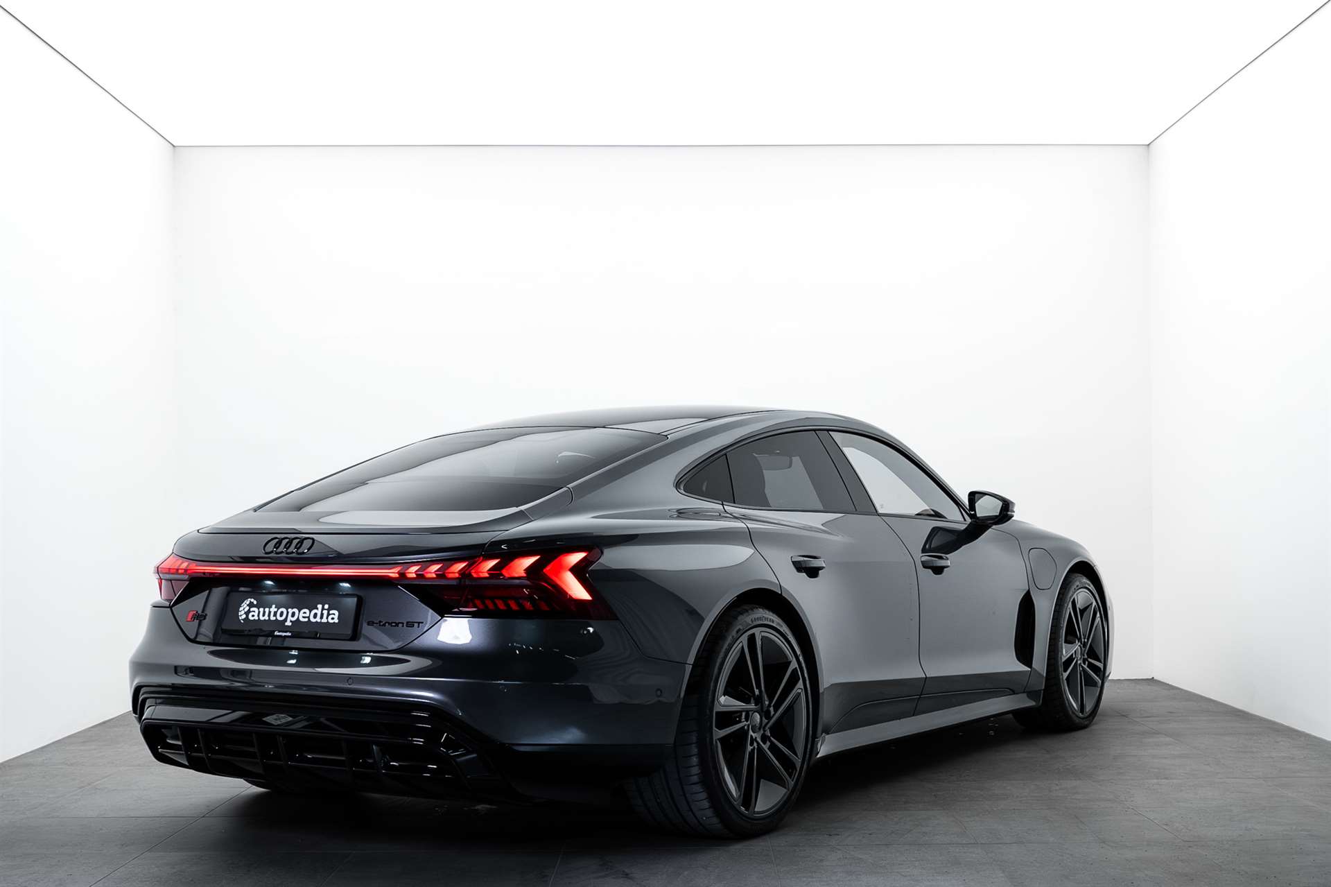 AUDI Audi RS e-tron GT-image-4