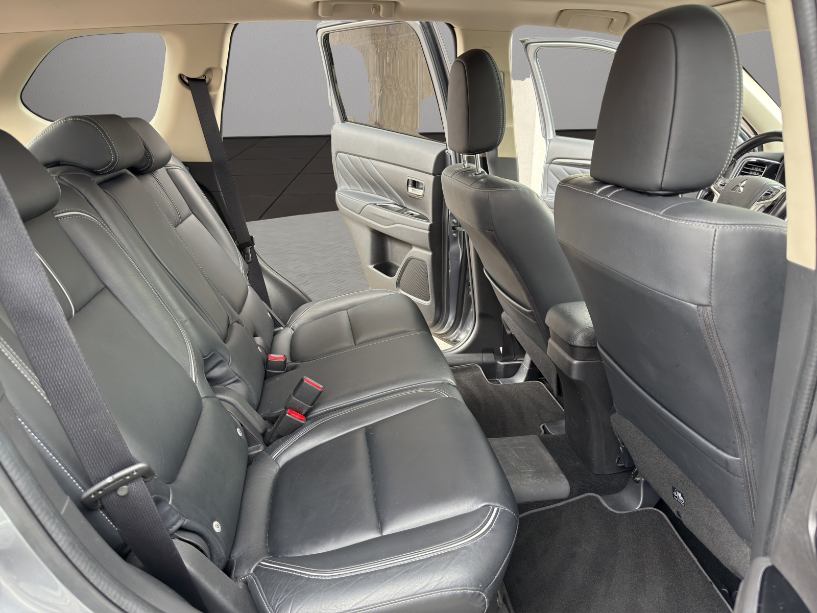 MITSUBISHI Outlander 2.0 PHEV Diamond 4WD Automatic-image-17