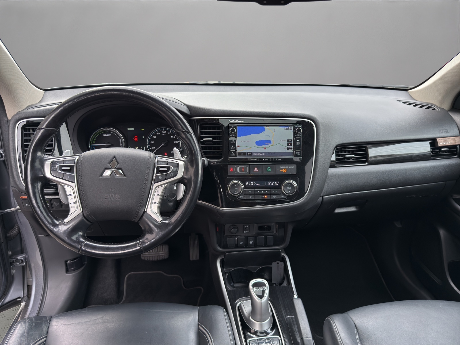 MITSUBISHI Outlander 2.0 PHEV Diamond 4WD Automatic-image-13