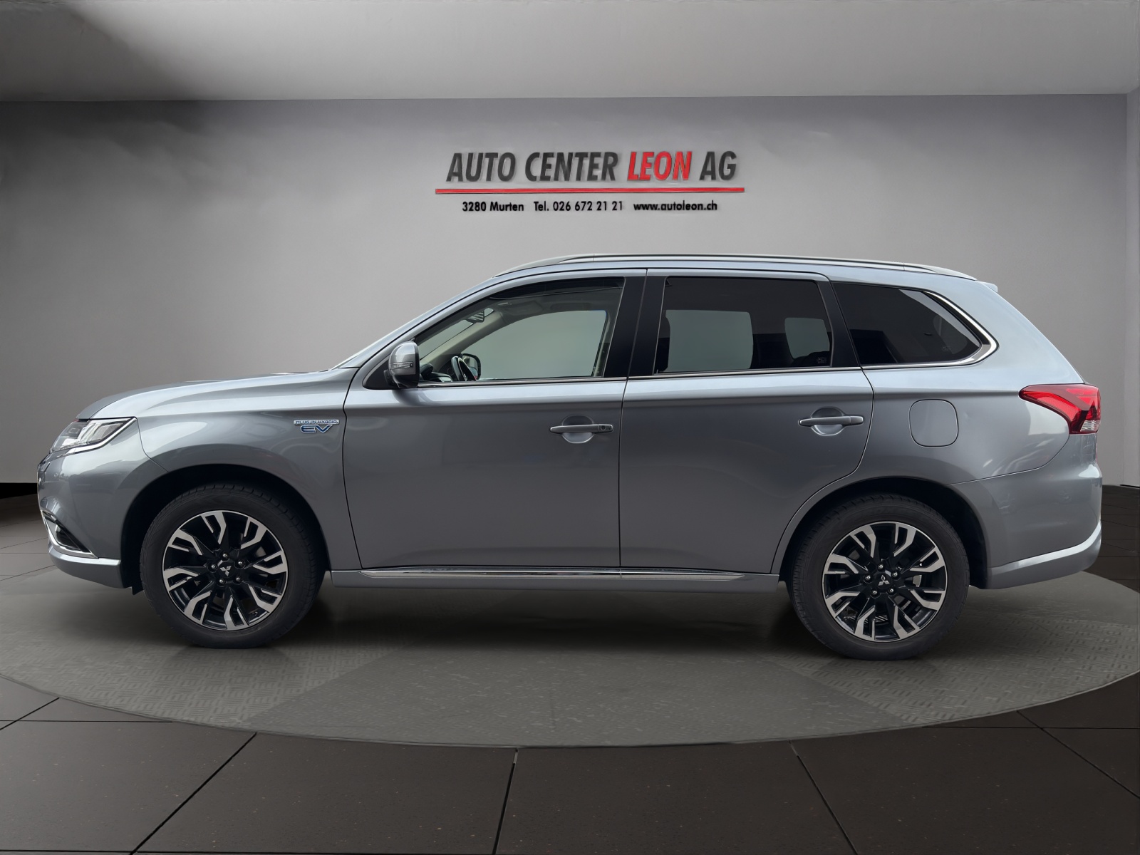 MITSUBISHI Outlander 2.0 PHEV Diamond 4WD Automatic-showroom-element-2