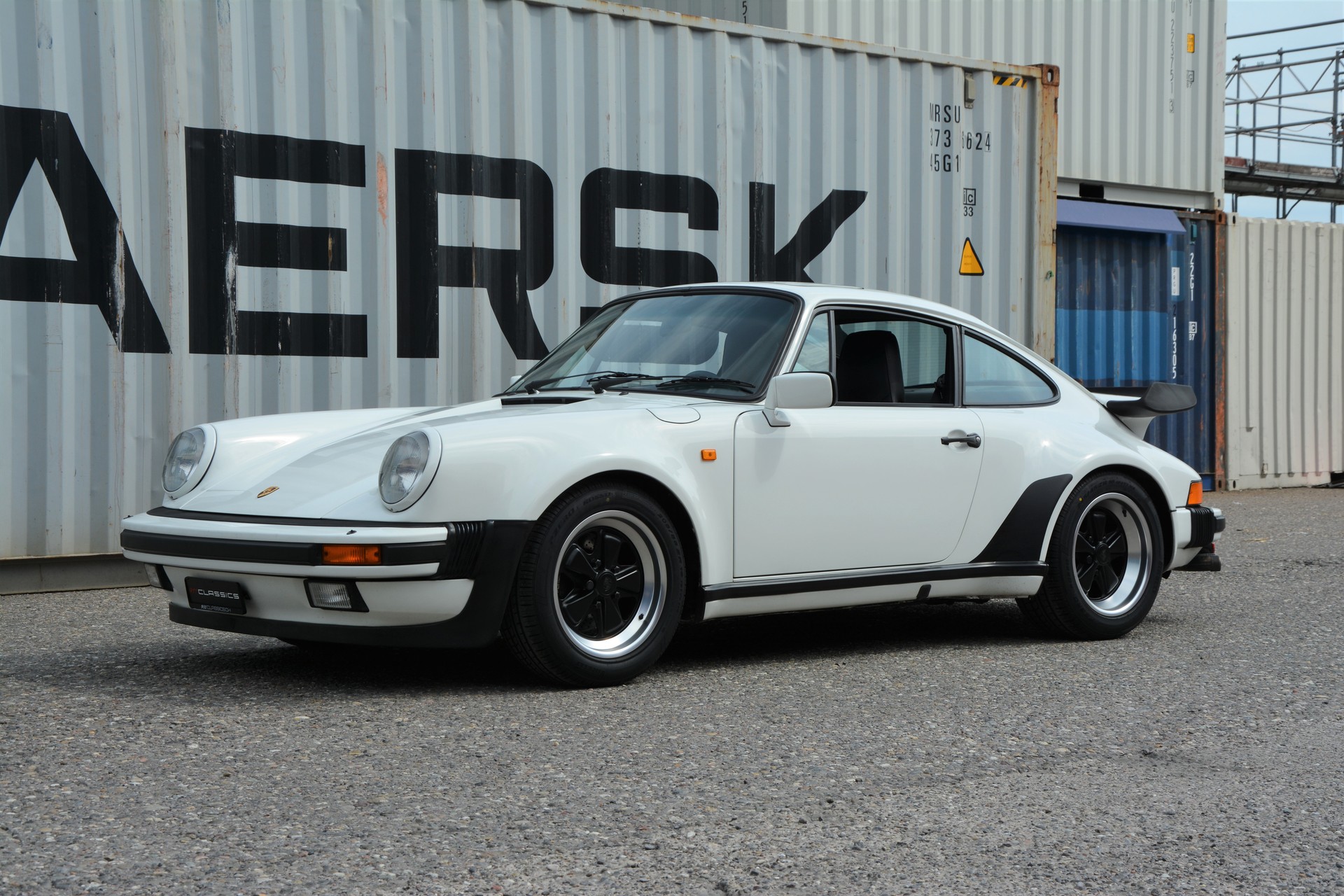 PORSCHE 911 3.3 Turbo-showroom-element-2