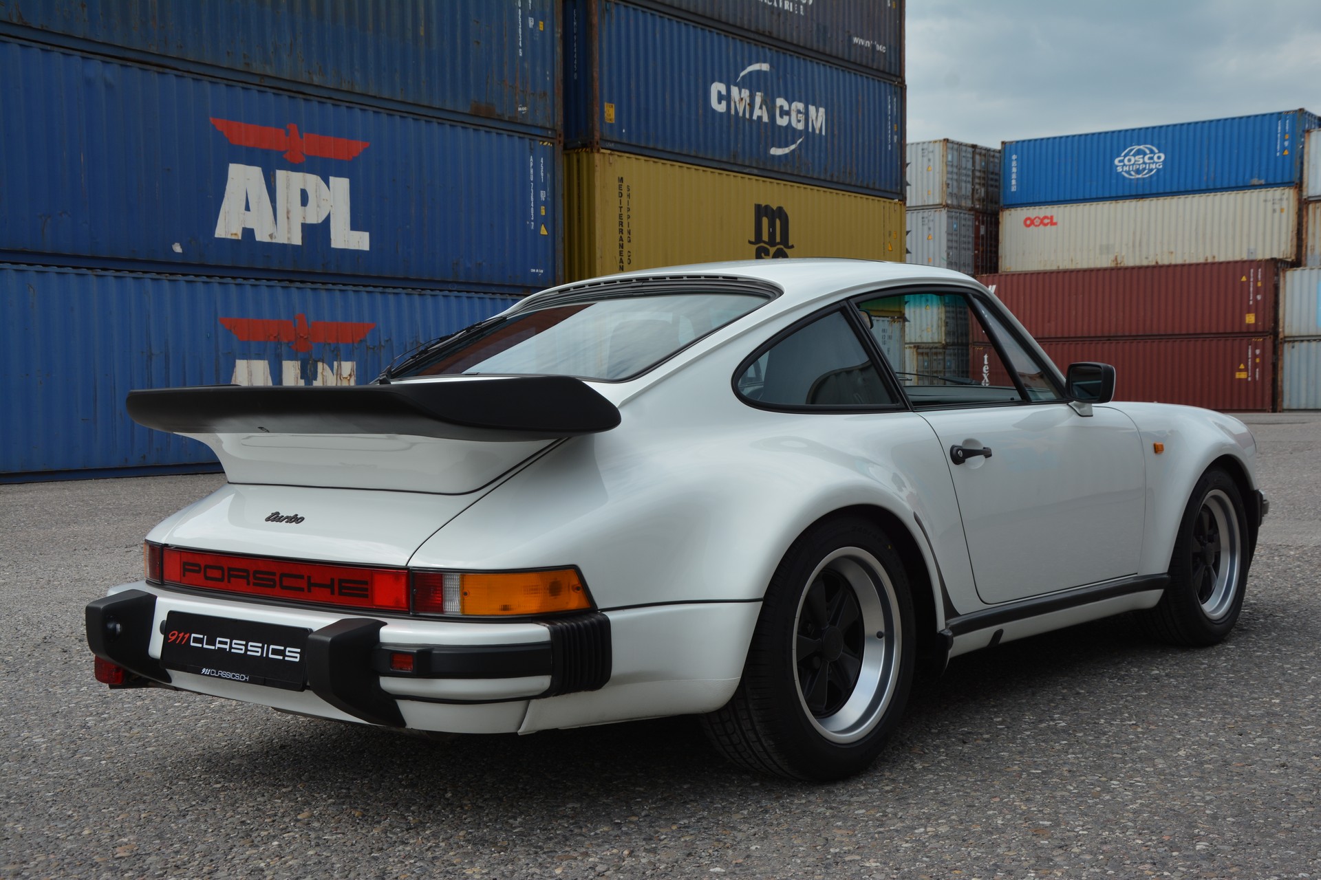 PORSCHE 911 3.3 Turbo-image-10