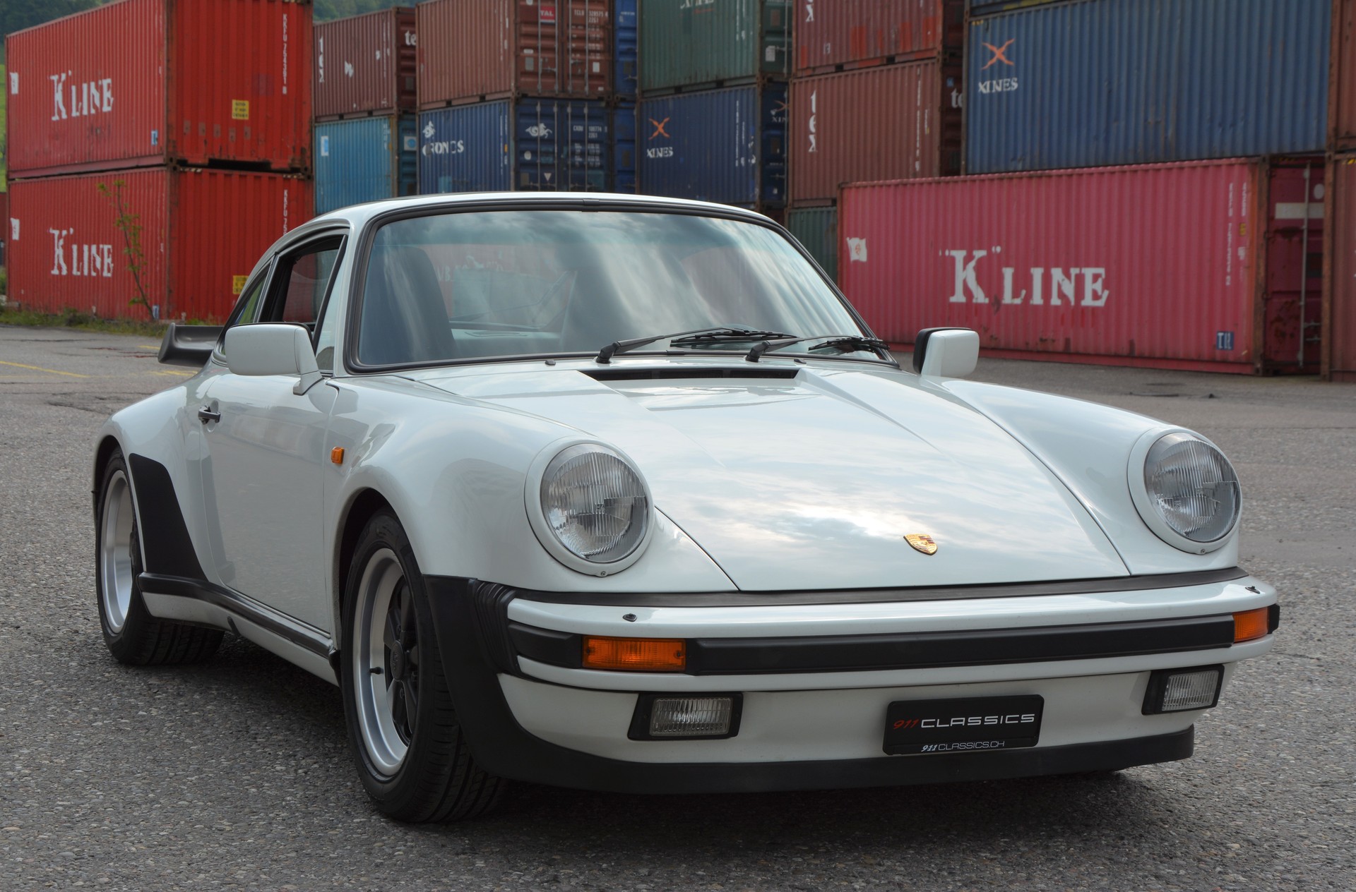 PORSCHE 911 3.3 Turbo-image-9