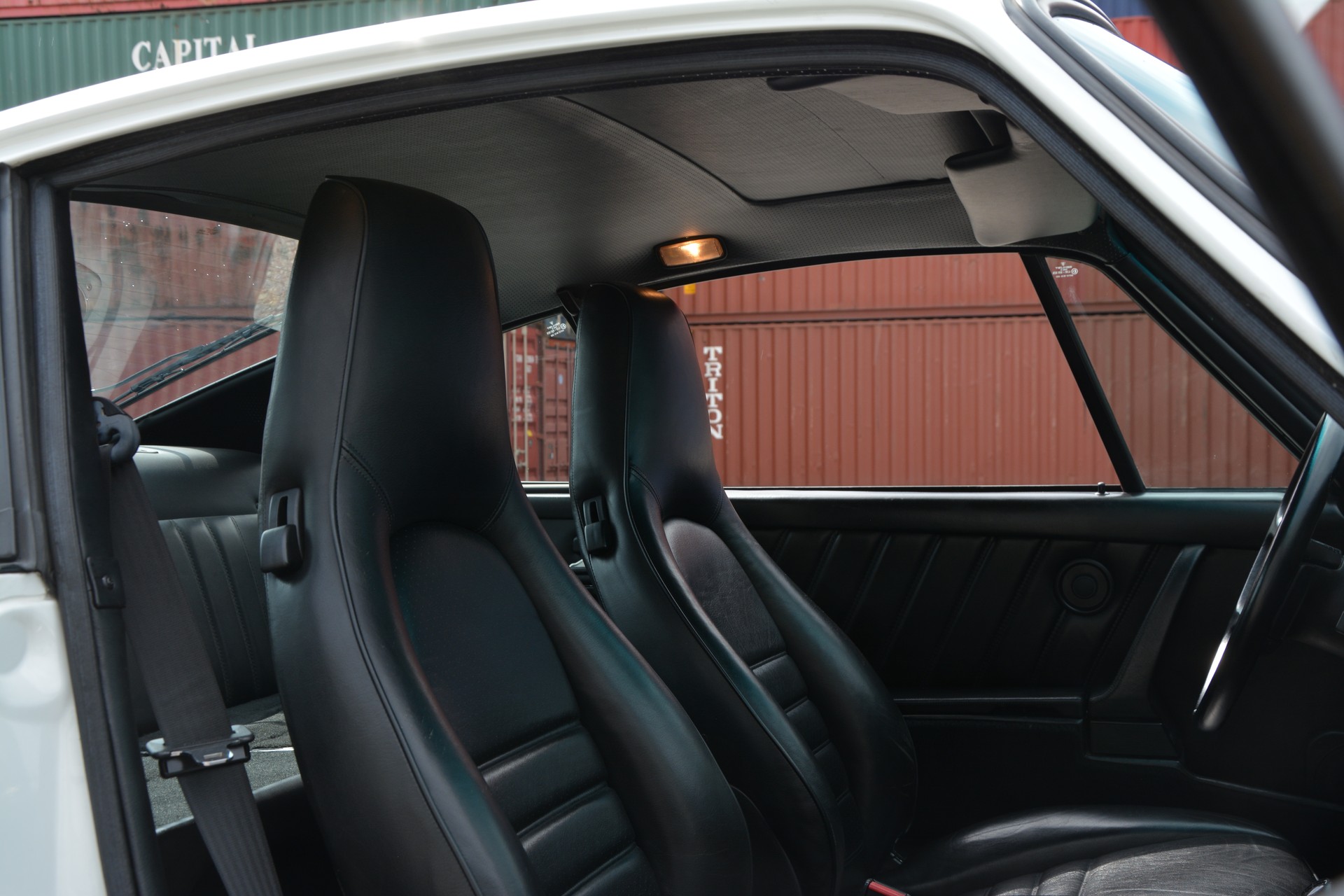 PORSCHE 911 3.3 Turbo-image-15