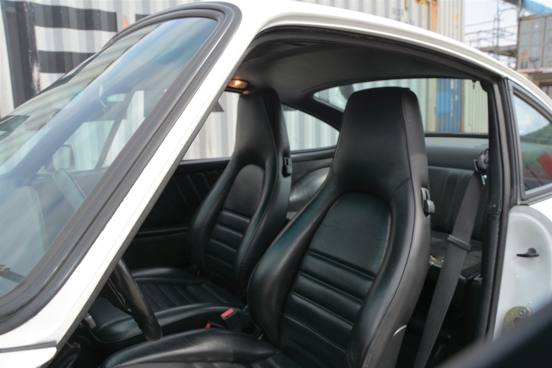 PORSCHE 911 3.3 Turbo-image-16