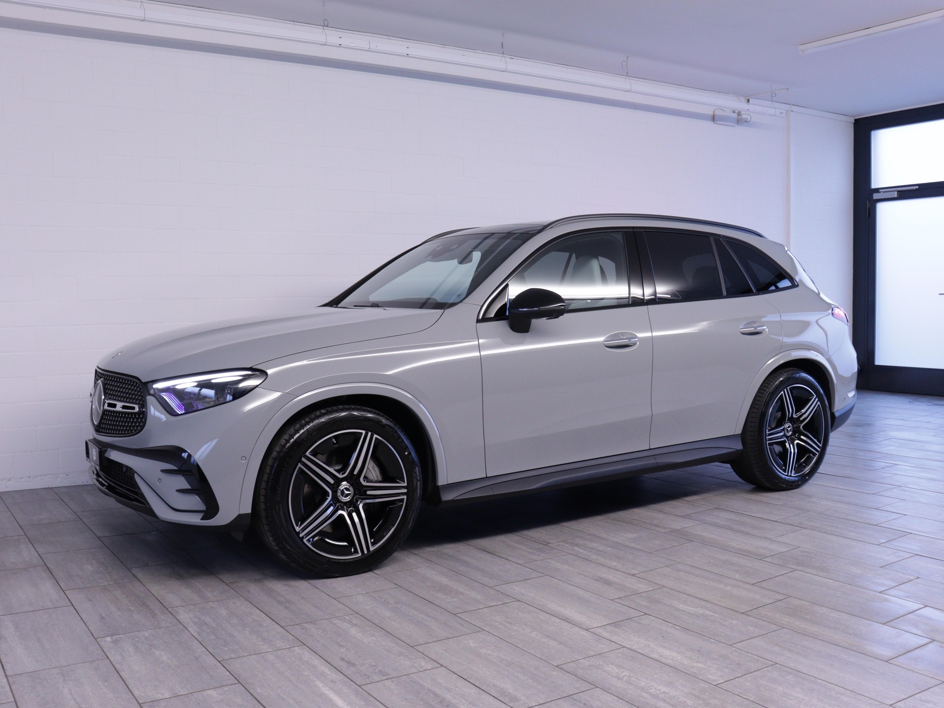 MERCEDES-BENZ GLC 220 d AMG Line 4matic-image-1