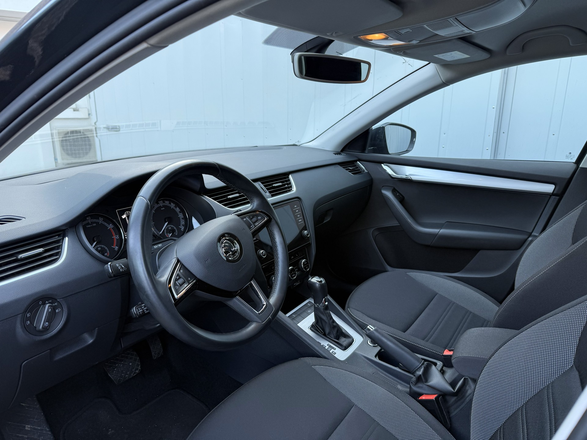 SKODA Octavia Combi 2.0 TSI Soleil 4x4 DSG-image-8