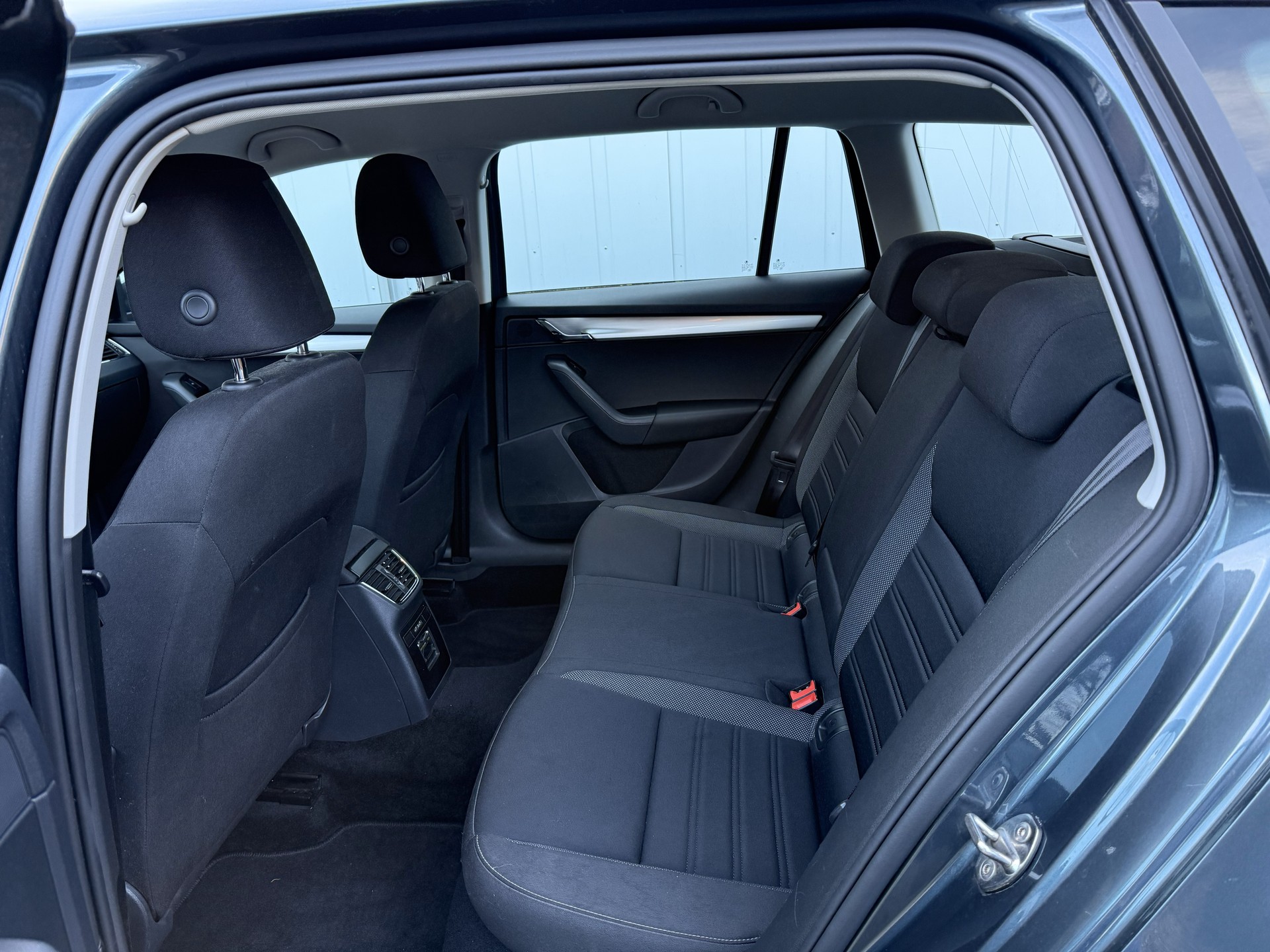SKODA Octavia Combi 2.0 TSI Soleil 4x4 DSG-image-11